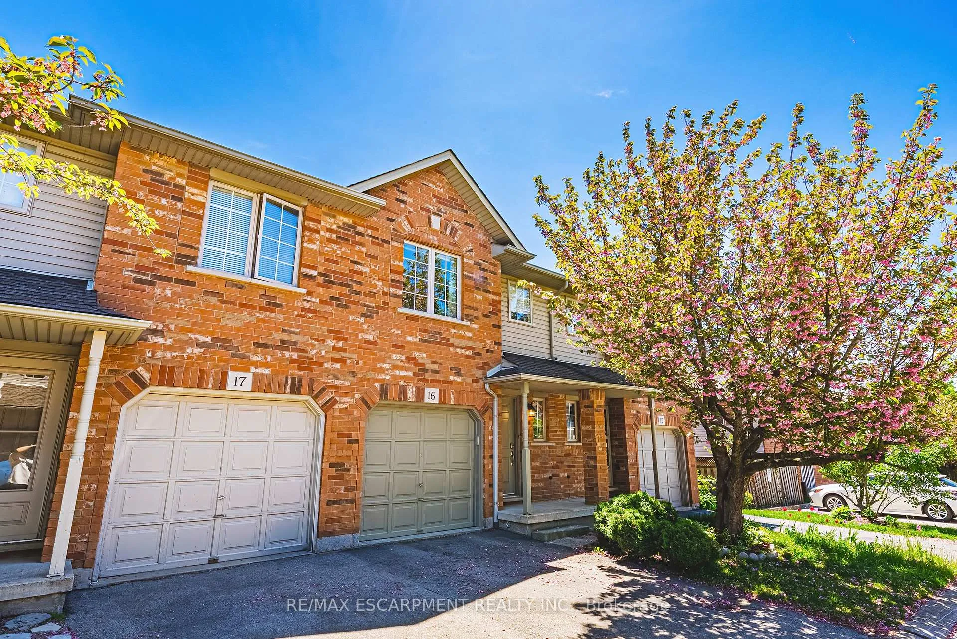 Photo 3 of Unit 16, 1000 Upper Paradise Road, Hamilton, Gurnett — HOMEH