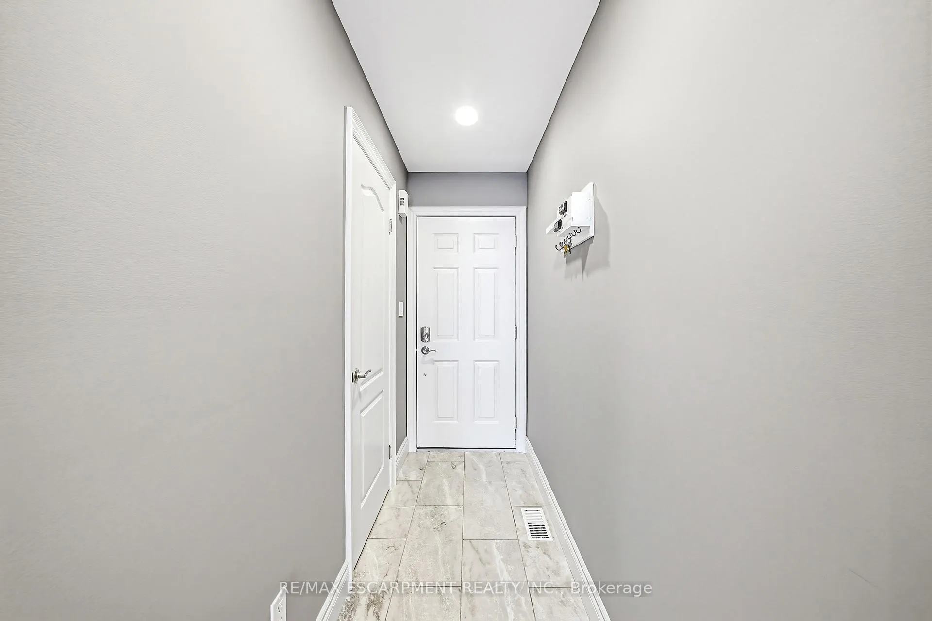 Photo 4 of Unit 16, 1000 Upper Paradise Road, Hamilton, Gurnett — HOMEH
