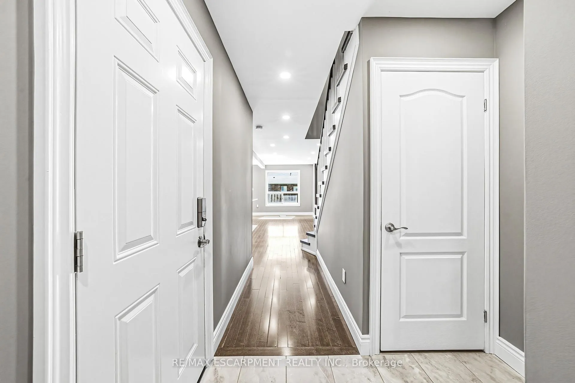 Photo 5 of Unit 16, 1000 Upper Paradise Road, Hamilton, Gurnett — HOMEH