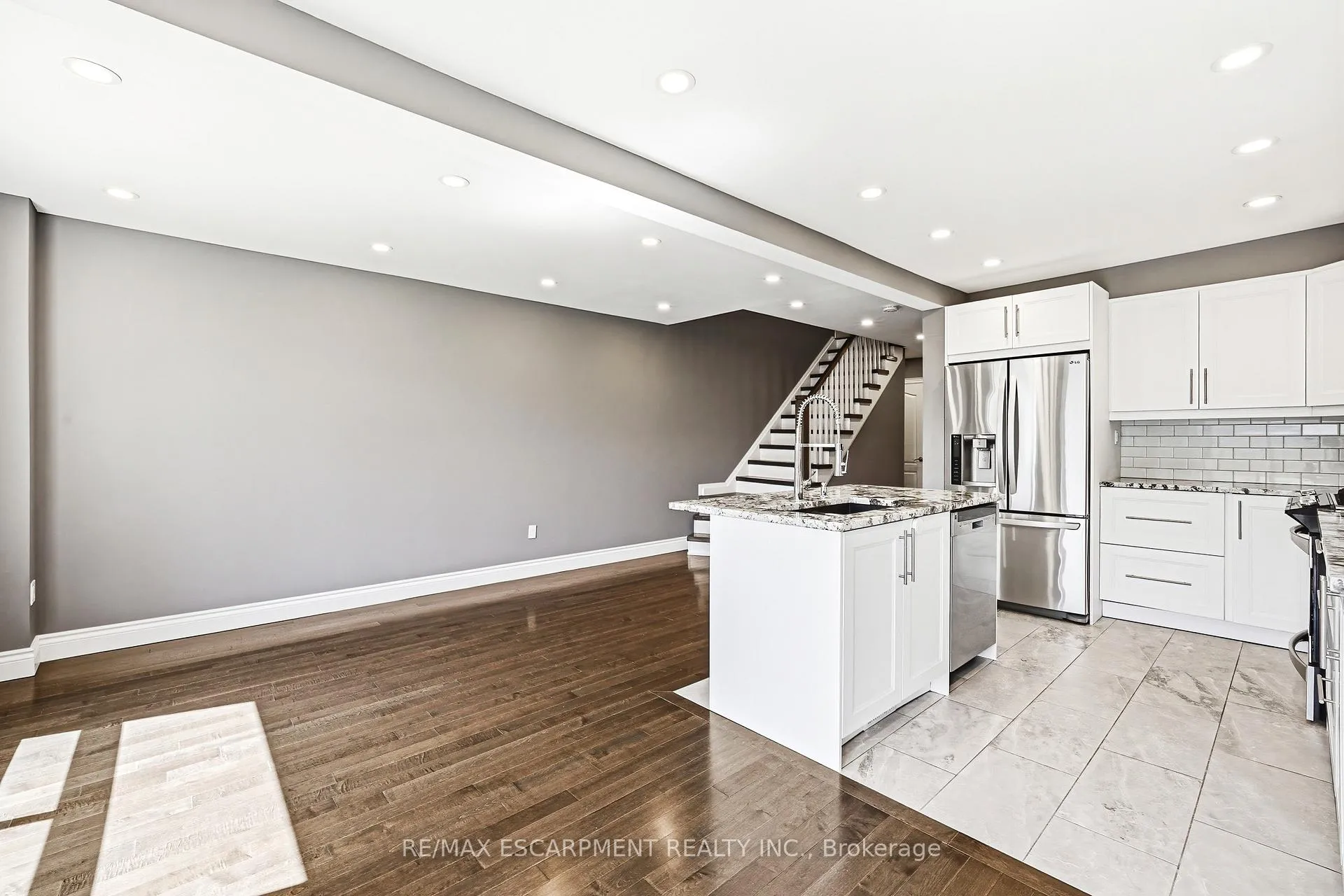 Photo 11 of Unit 16, 1000 Upper Paradise Road, Hamilton, Gurnett — HOMEH