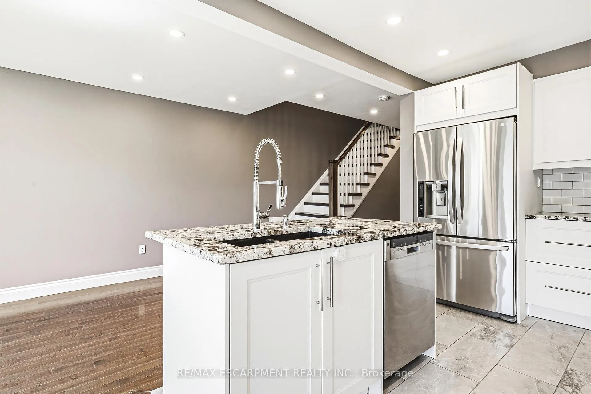 Photo 13 of Unit 16, 1000 Upper Paradise Road, Hamilton, Gurnett — HOMEH