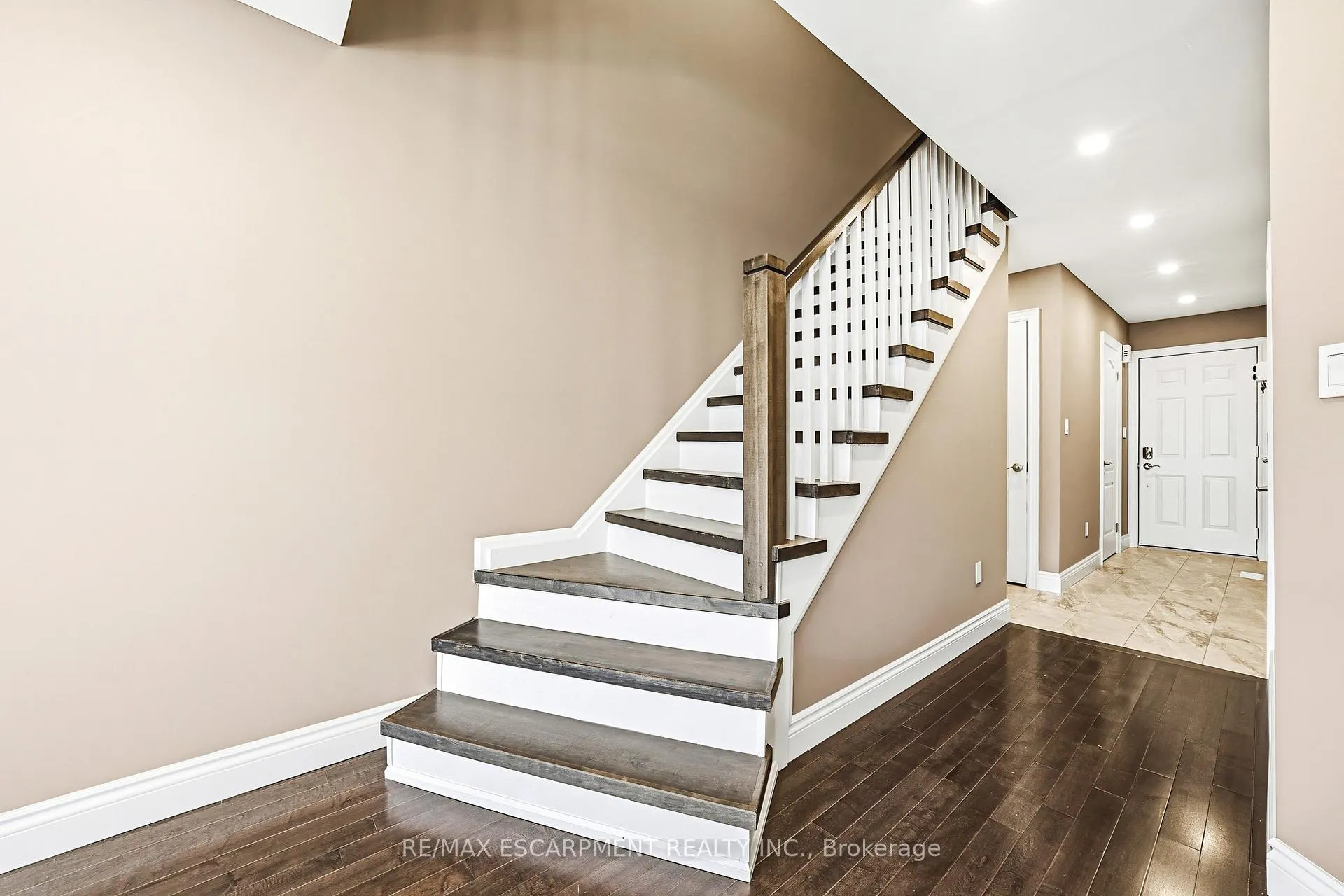 Photo 18 of Unit 16, 1000 Upper Paradise Road, Hamilton, Gurnett — HOMEH