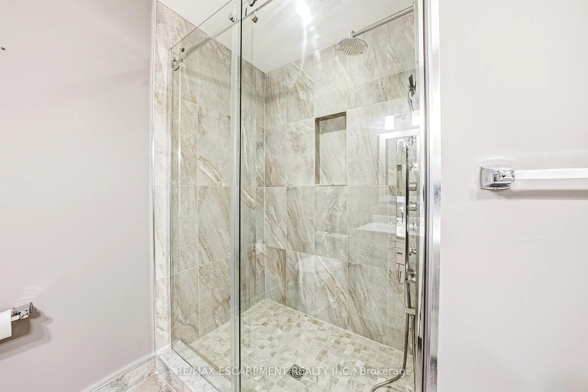 Photo 24 of Unit 16, 1000 Upper Paradise Road, Hamilton, Gurnett — HOMEH