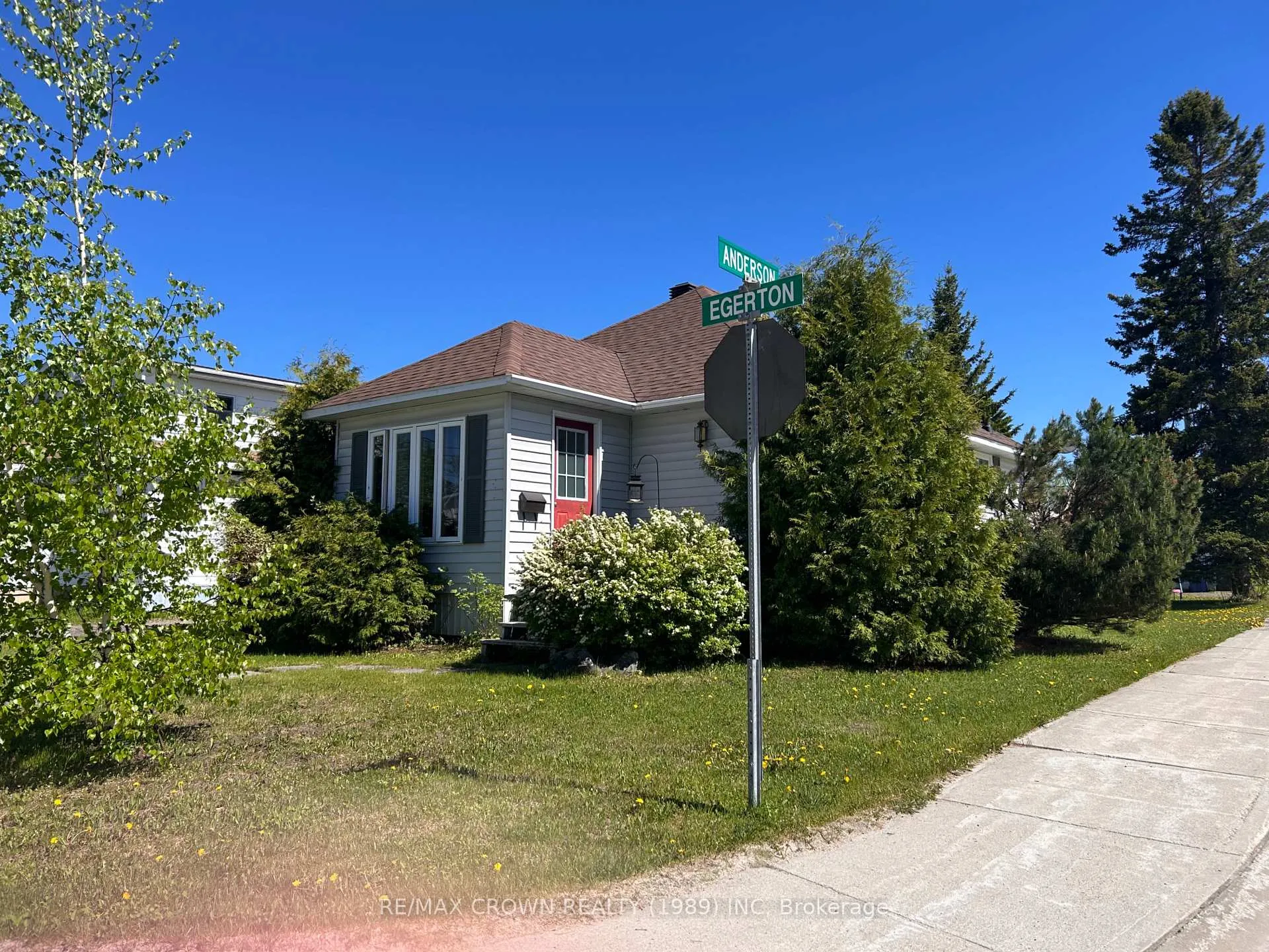 Photo 2 of 42 Egerton Street, Kapuskasing — HOMEH