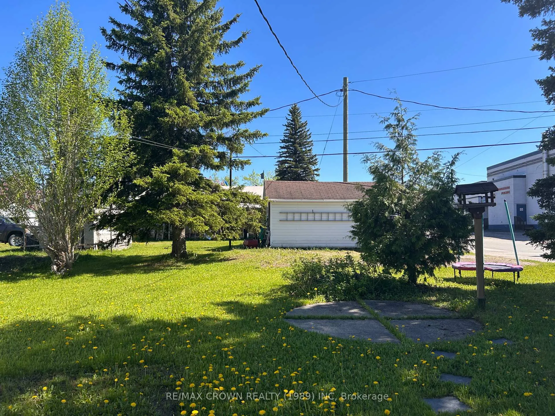Photo 4 of 42 Egerton Street, Kapuskasing — HOMEH