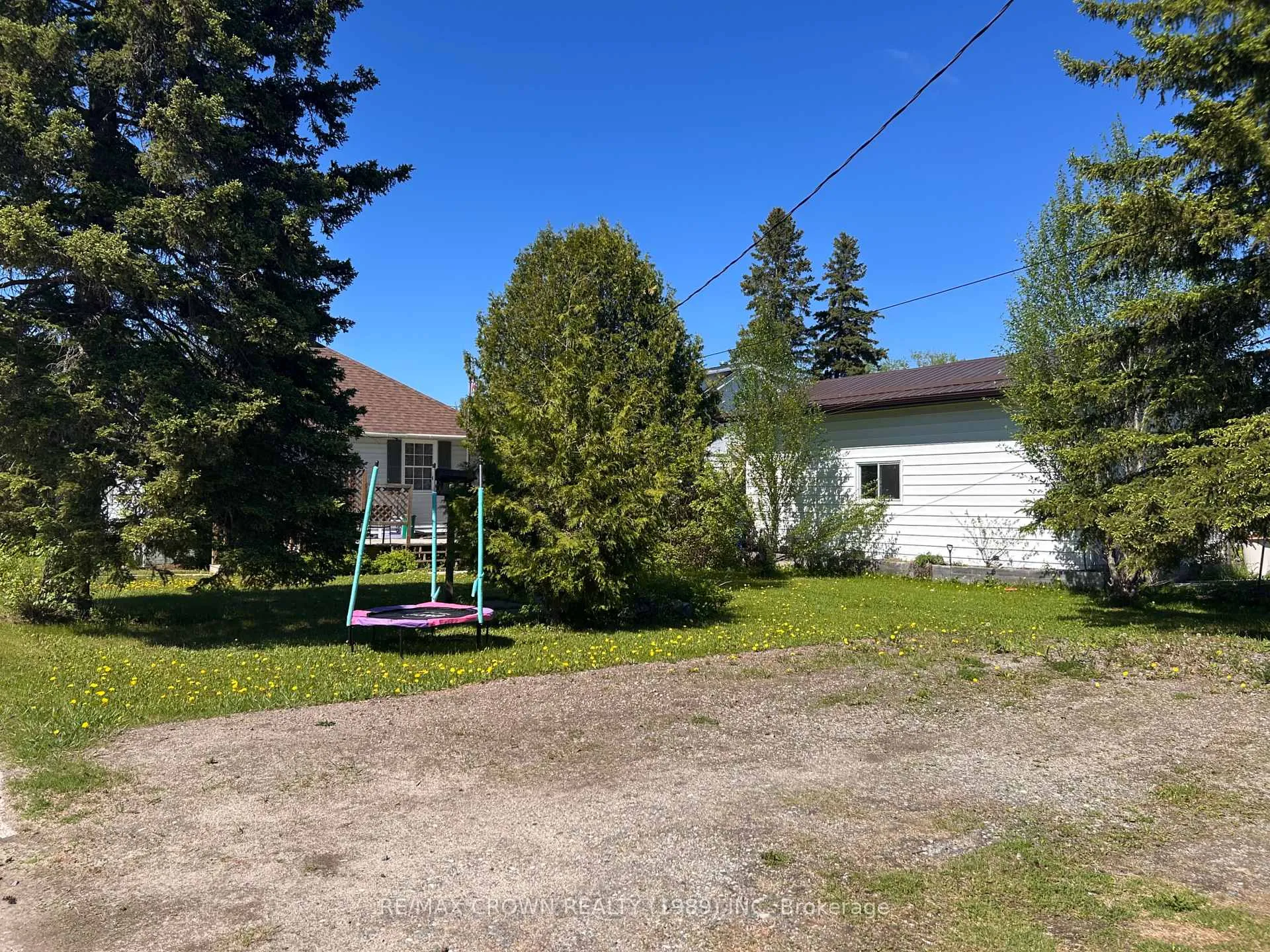 Photo 8 of 42 Egerton Street, Kapuskasing — HOMEH