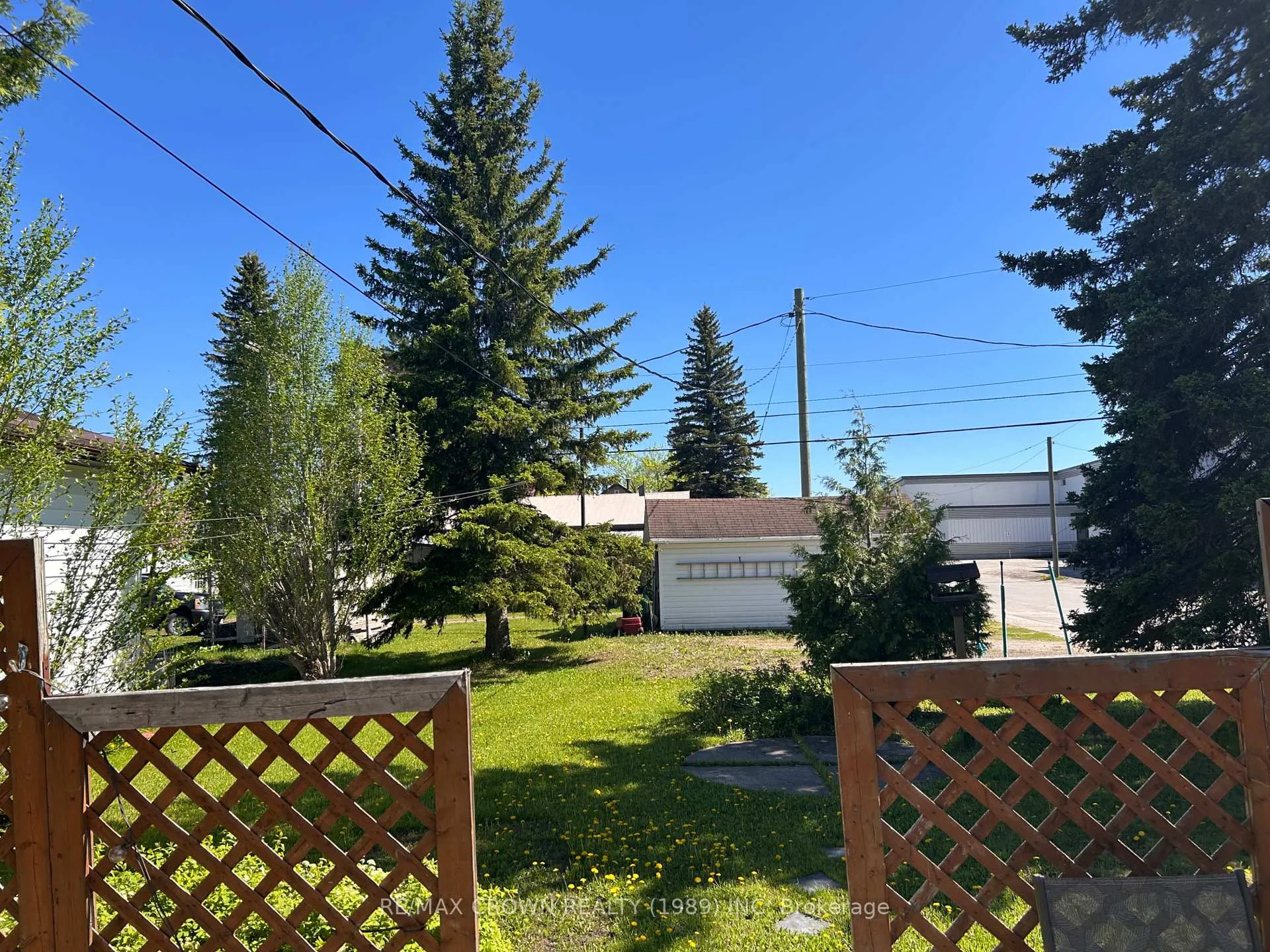 Photo 10 of 42 Egerton Street, Kapuskasing — HOMEH