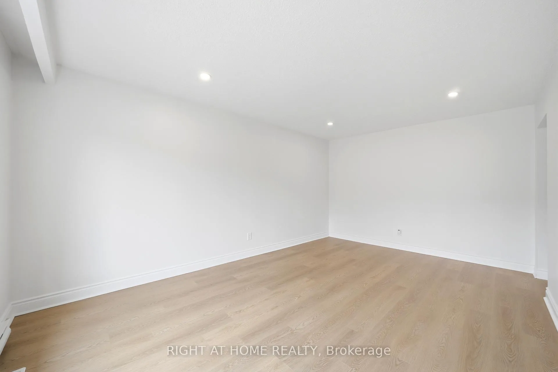 Photo 7 of 839 Glen Street, Oshawa, Lakeview — HOMEH