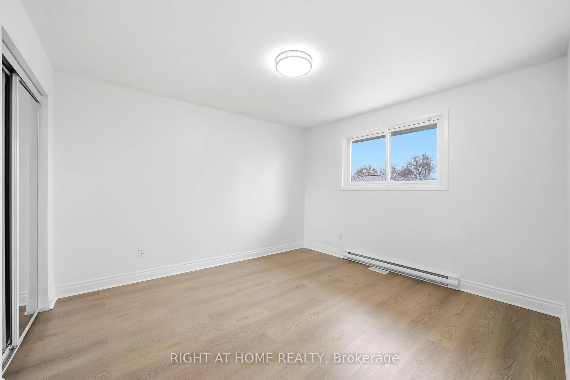 Photo 19 of 839 Glen Street, Oshawa, Lakeview — HOMEH
