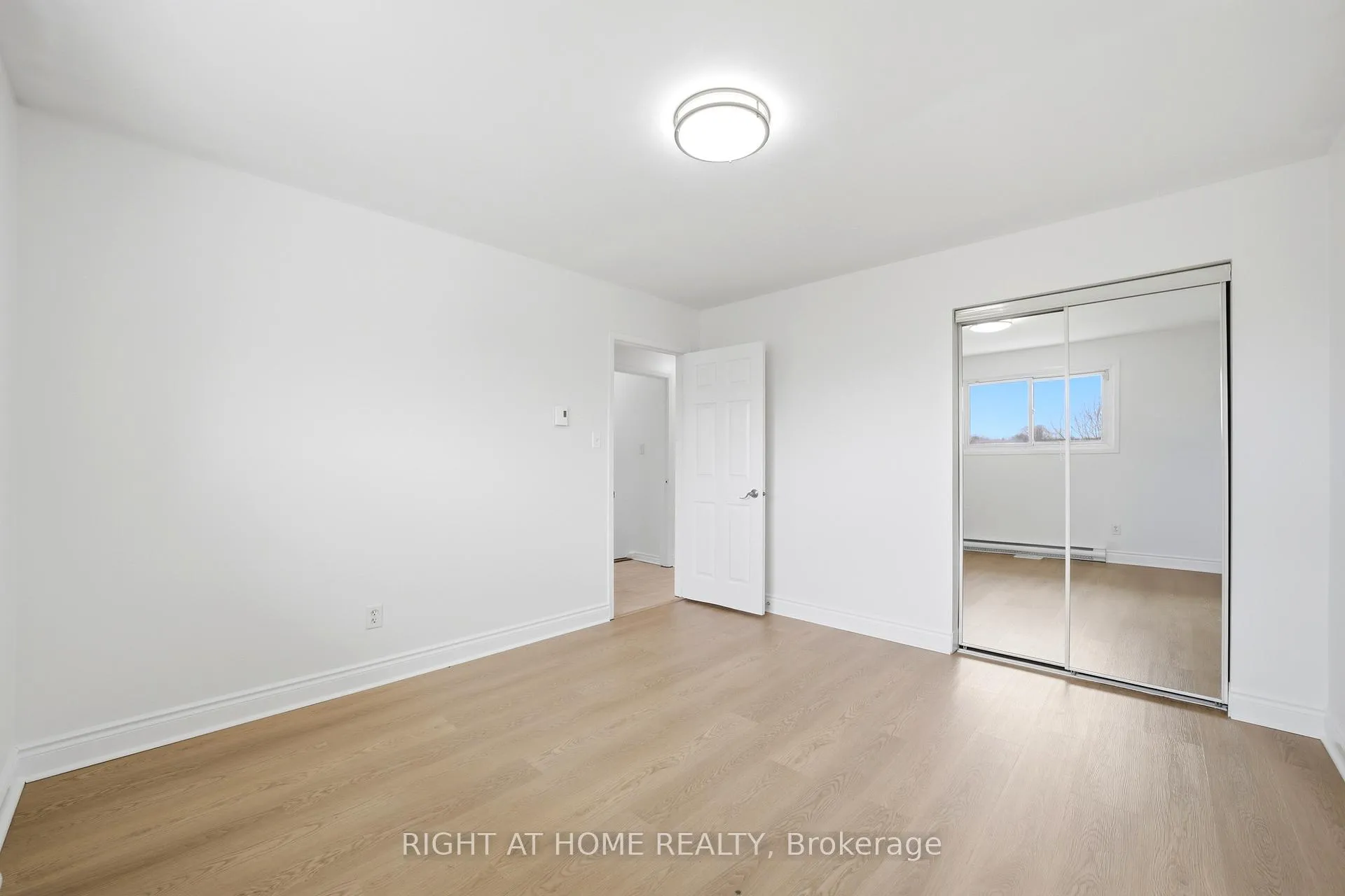 Photo 20 of 839 Glen Street, Oshawa, Lakeview — HOMEH