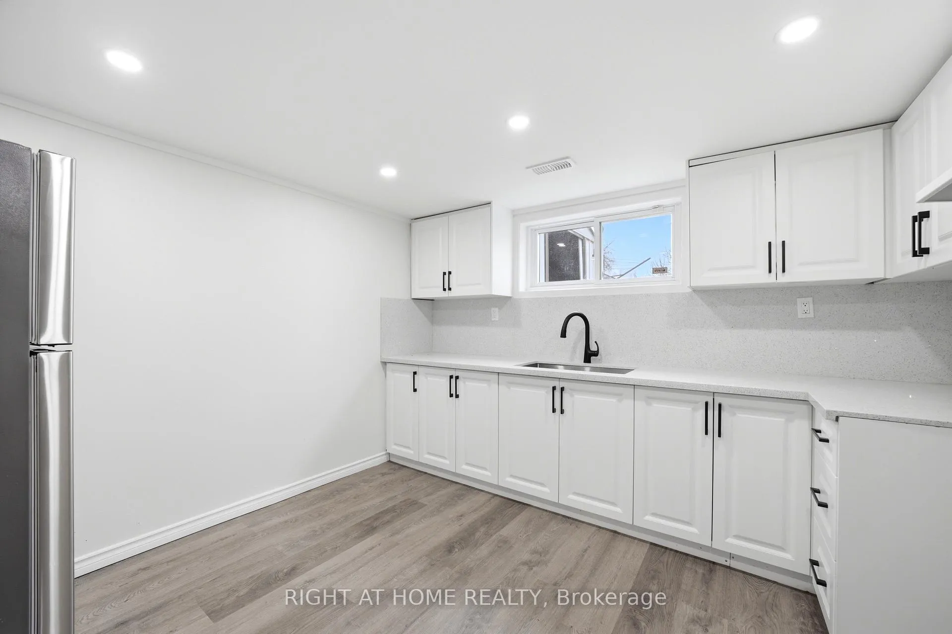 Photo 32 of 839 Glen Street, Oshawa, Lakeview — HOMEH
