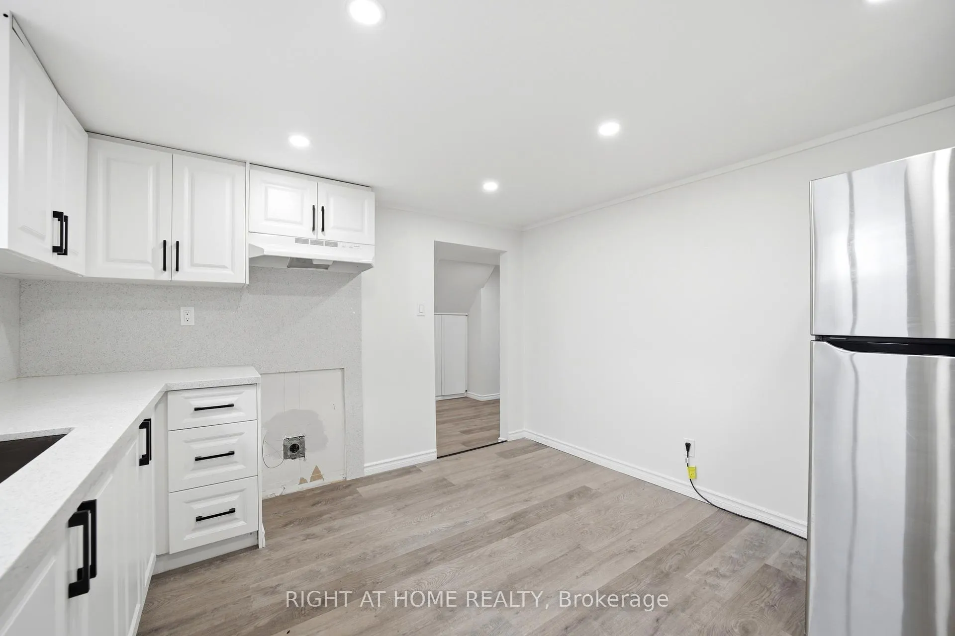 Photo 33 of 839 Glen Street, Oshawa, Lakeview — HOMEH