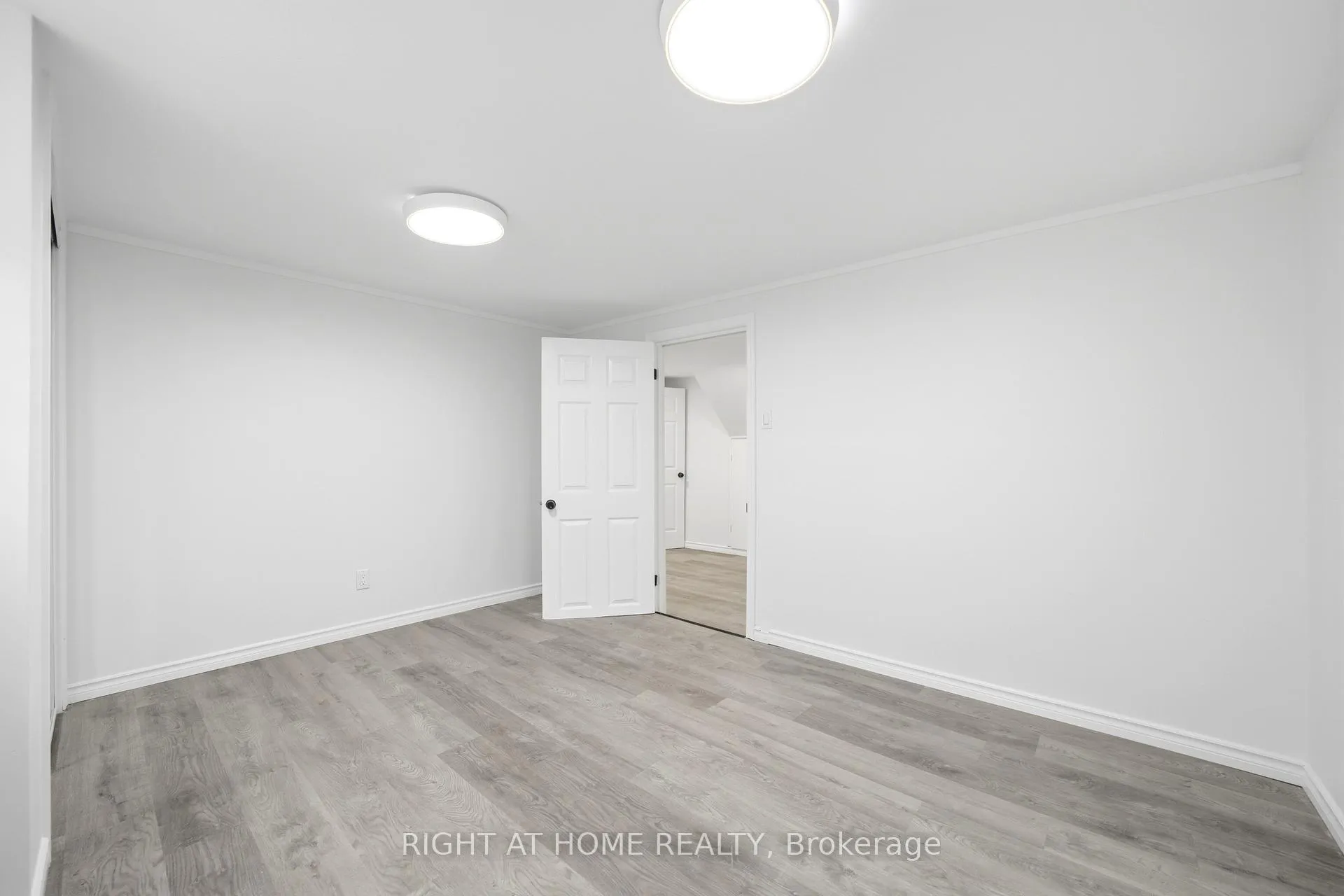 Photo 36 of 839 Glen Street, Oshawa, Lakeview — HOMEH