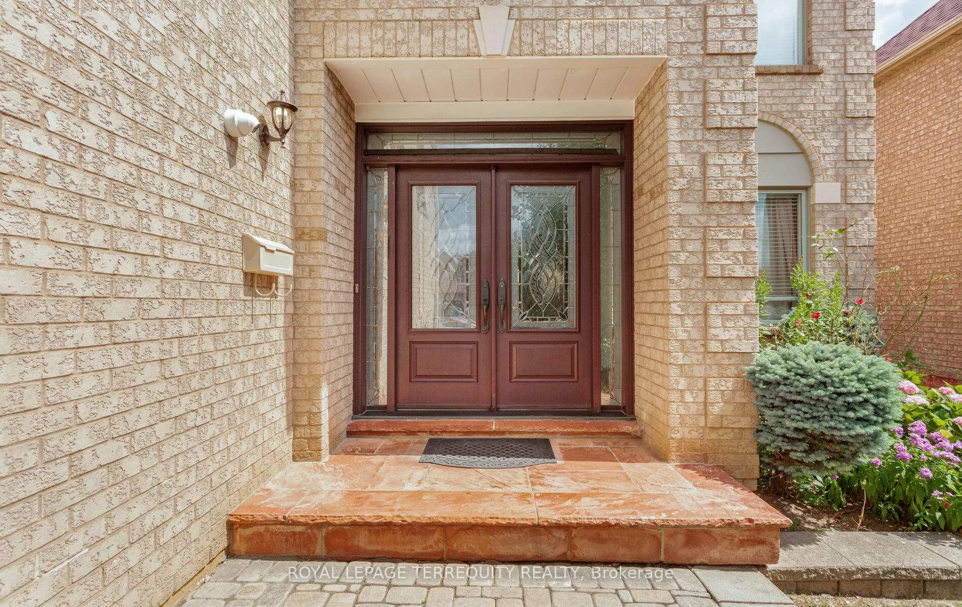 Photo 3 of 5839 Fieldon Road, Mississauga, Central Erin Mills — HOMEH