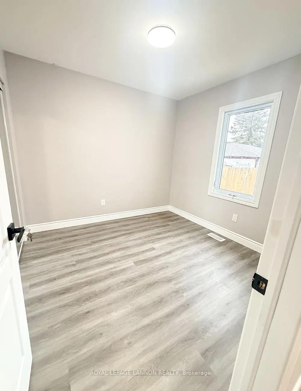 Photo 9 of 310 Dewe Avenue, Thunder Bay, Current River — HOMEH