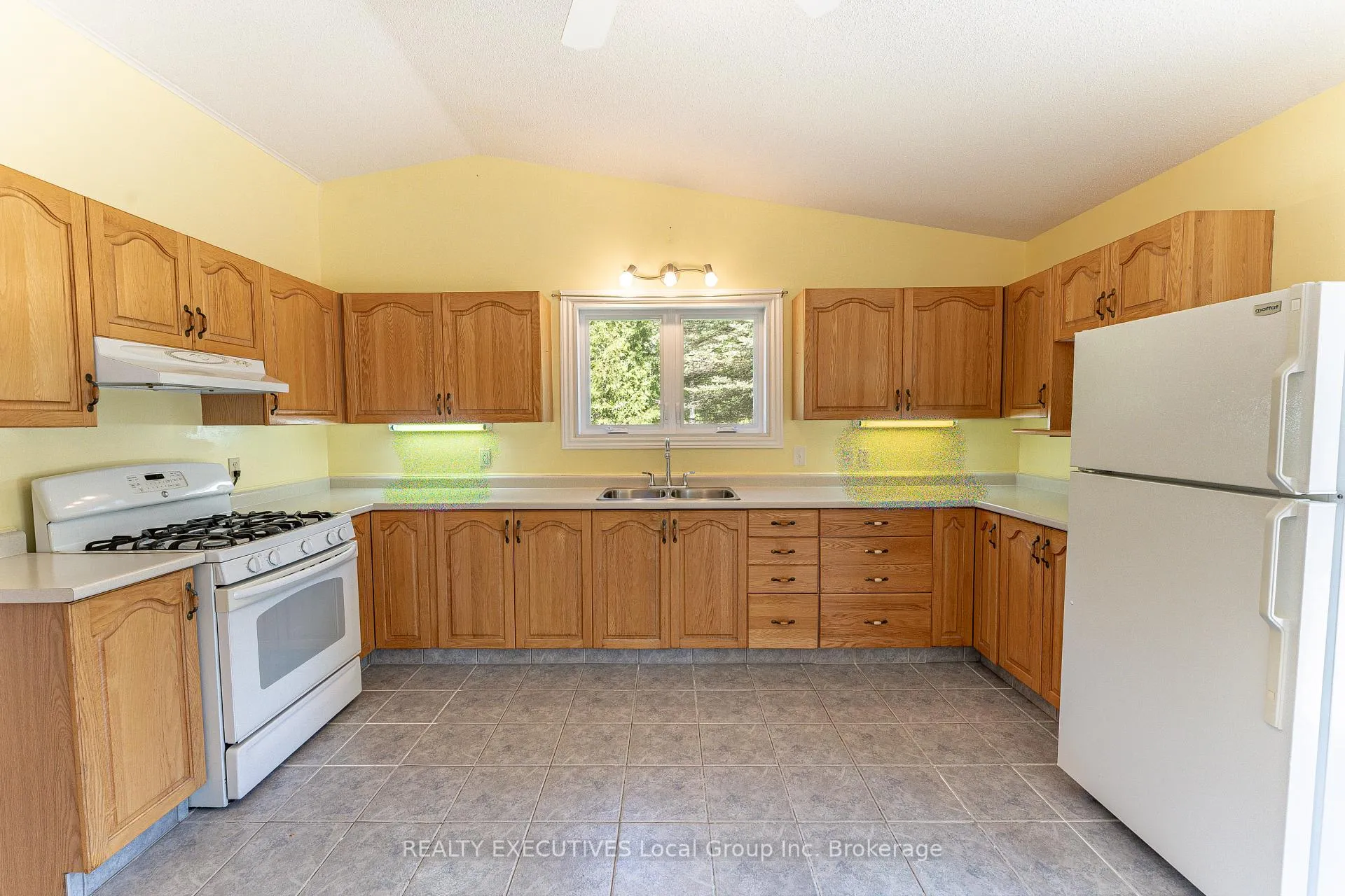 Photo 11 of 153 Big Bend Avenue, Powassan — HOMEH