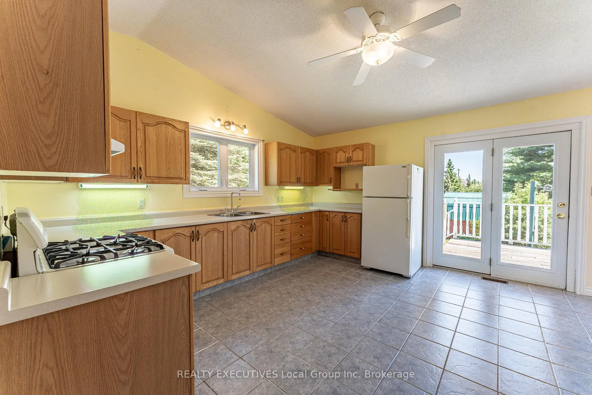 Photo 12 of 153 Big Bend Avenue, Powassan — HOMEH