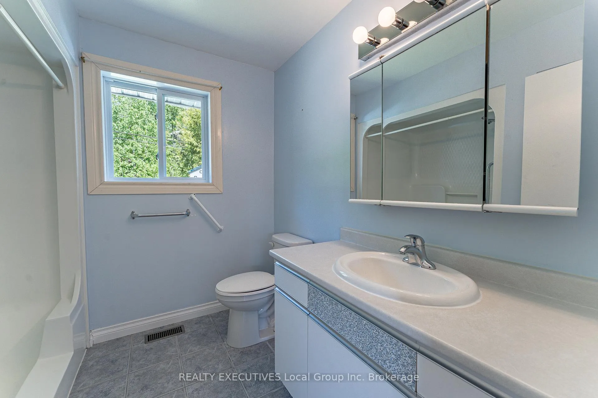 Photo 17 of 153 Big Bend Avenue, Powassan — HOMEH