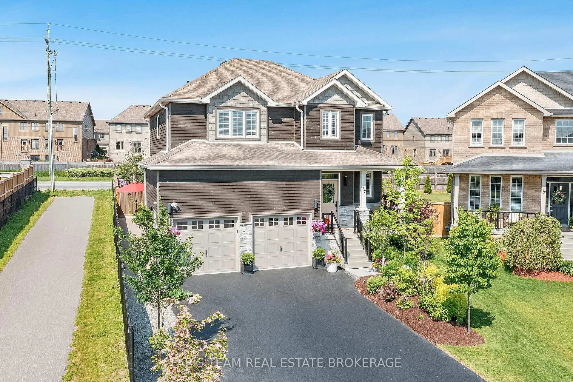 Photo 4 of 37 Lockerbie Crescent, Collingwood — HOMEH
