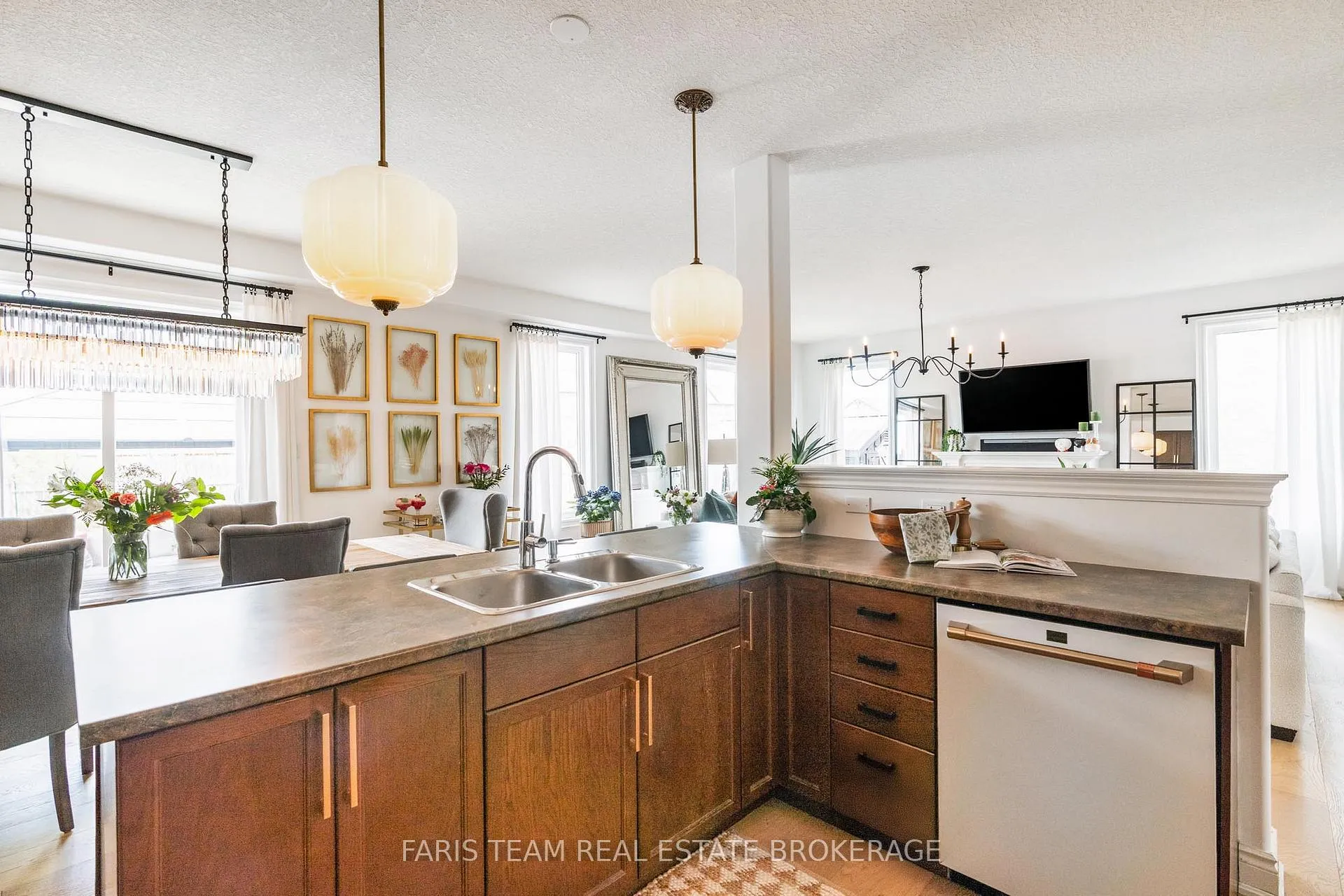 Photo 10 of 37 Lockerbie Crescent, Collingwood — HOMEH