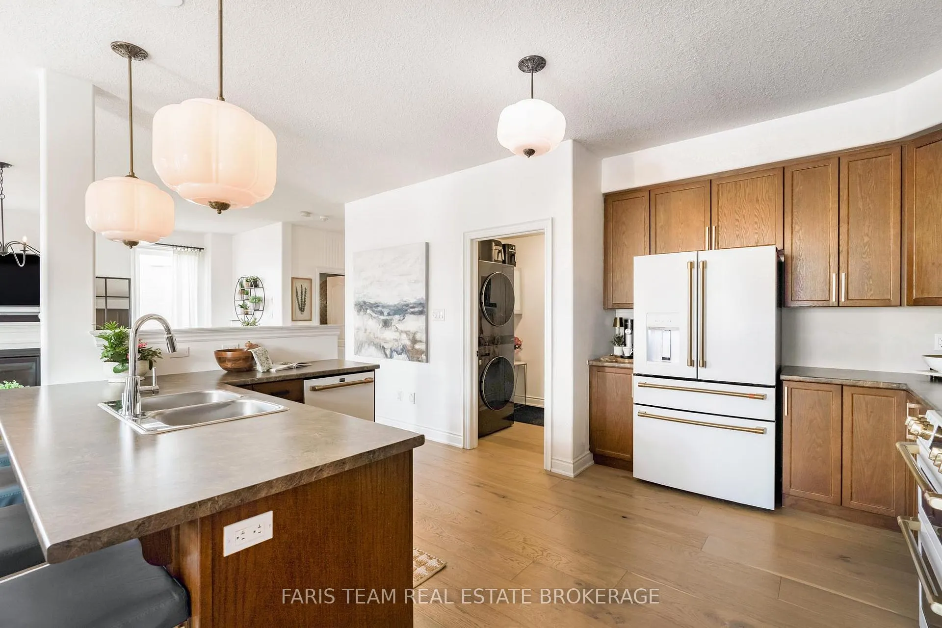 Photo 11 of 37 Lockerbie Crescent, Collingwood — HOMEH