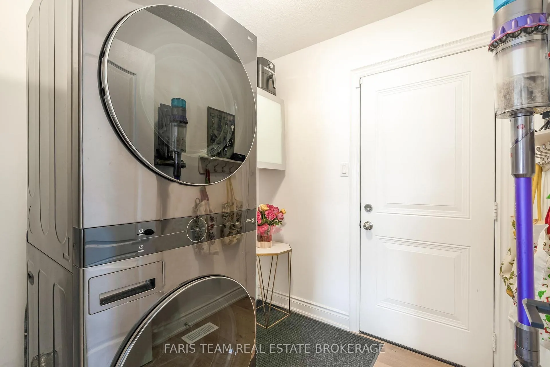Photo 20 of 37 Lockerbie Crescent, Collingwood — HOMEH