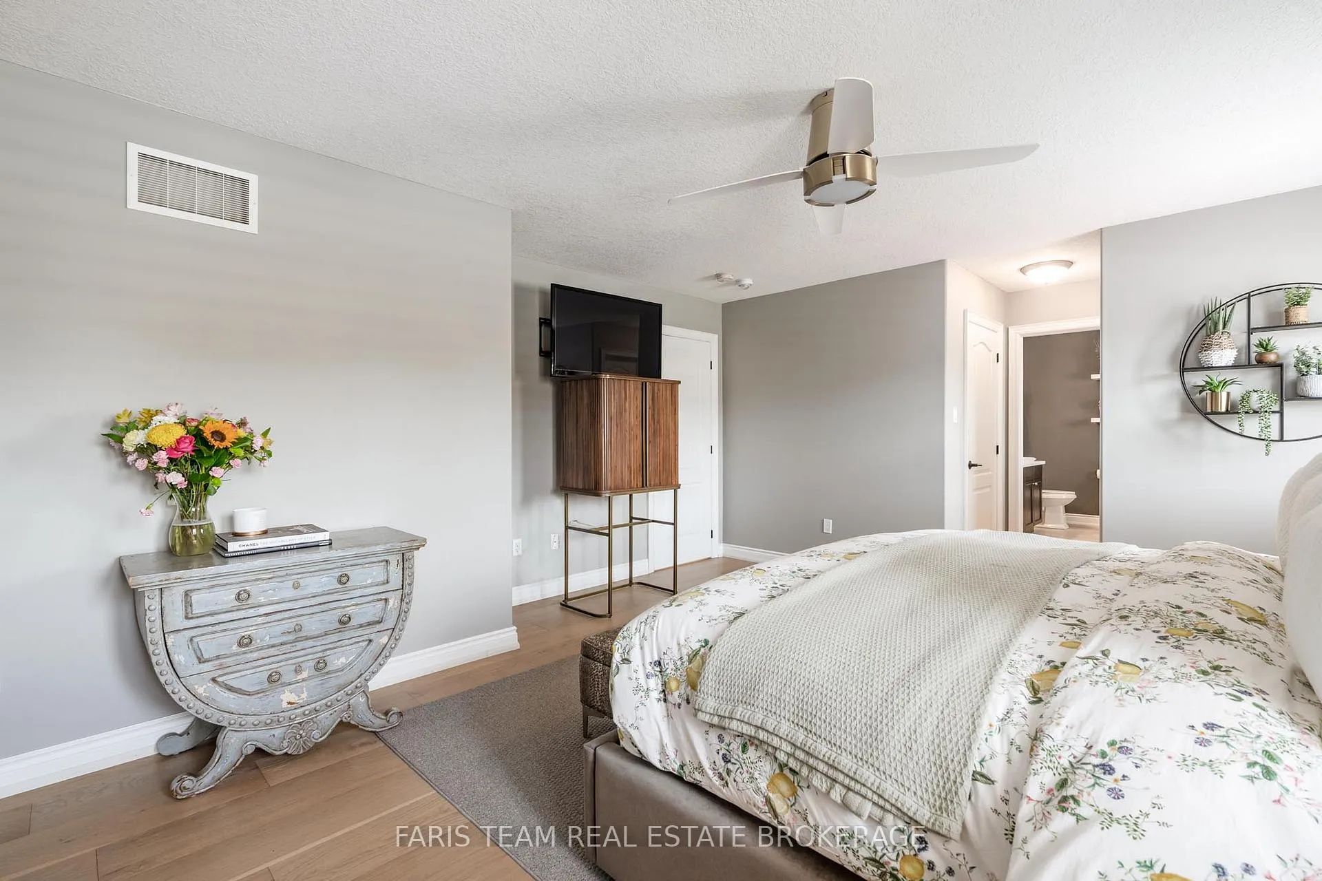 Photo 23 of 37 Lockerbie Crescent, Collingwood — HOMEH