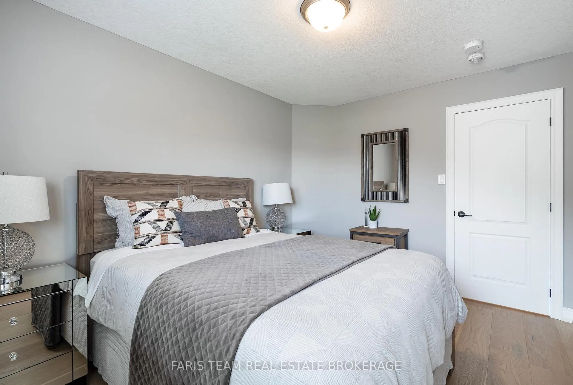 Photo 31 of 37 Lockerbie Crescent, Collingwood — HOMEH