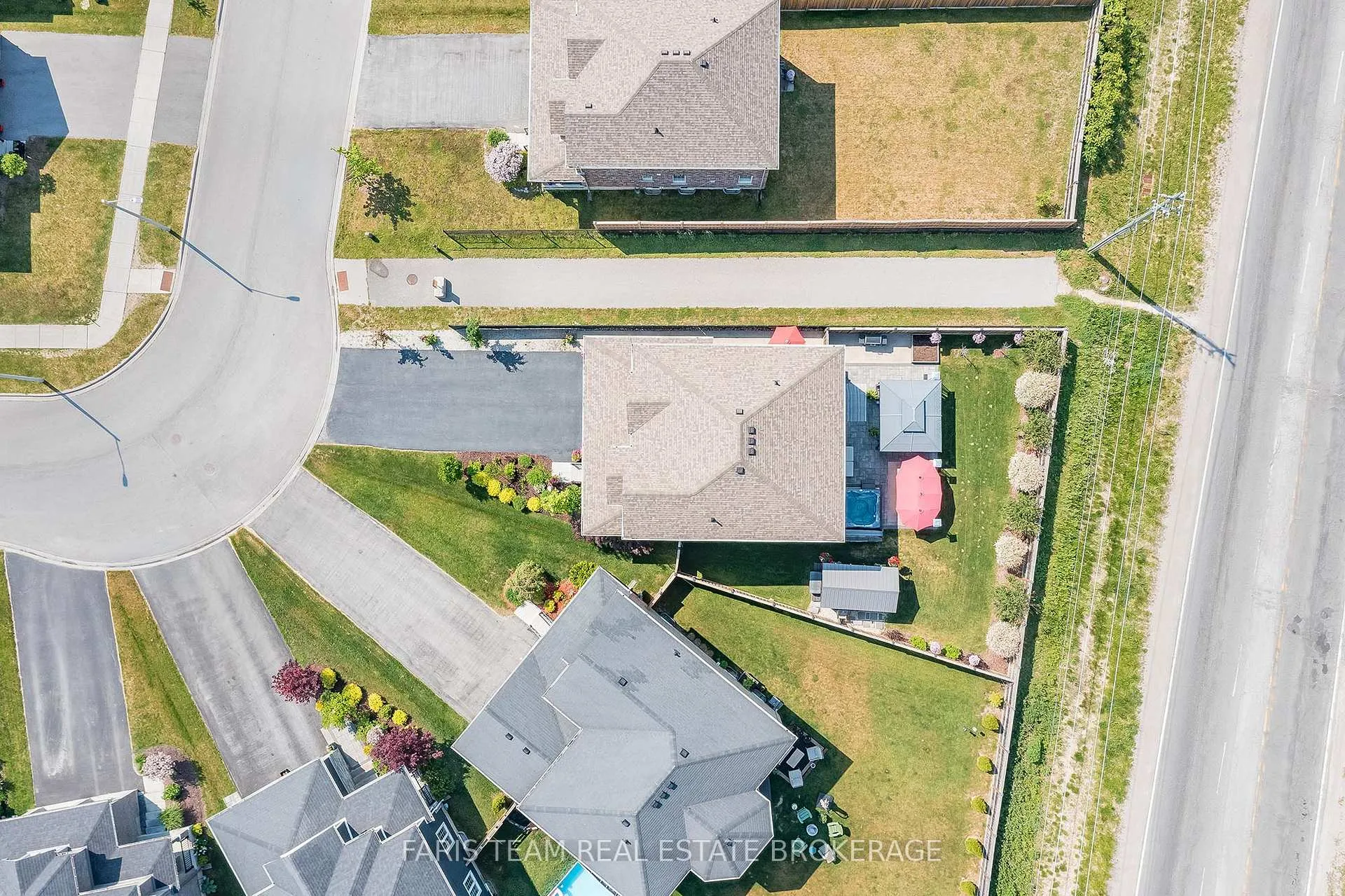 Photo 41 of 37 Lockerbie Crescent, Collingwood — HOMEH