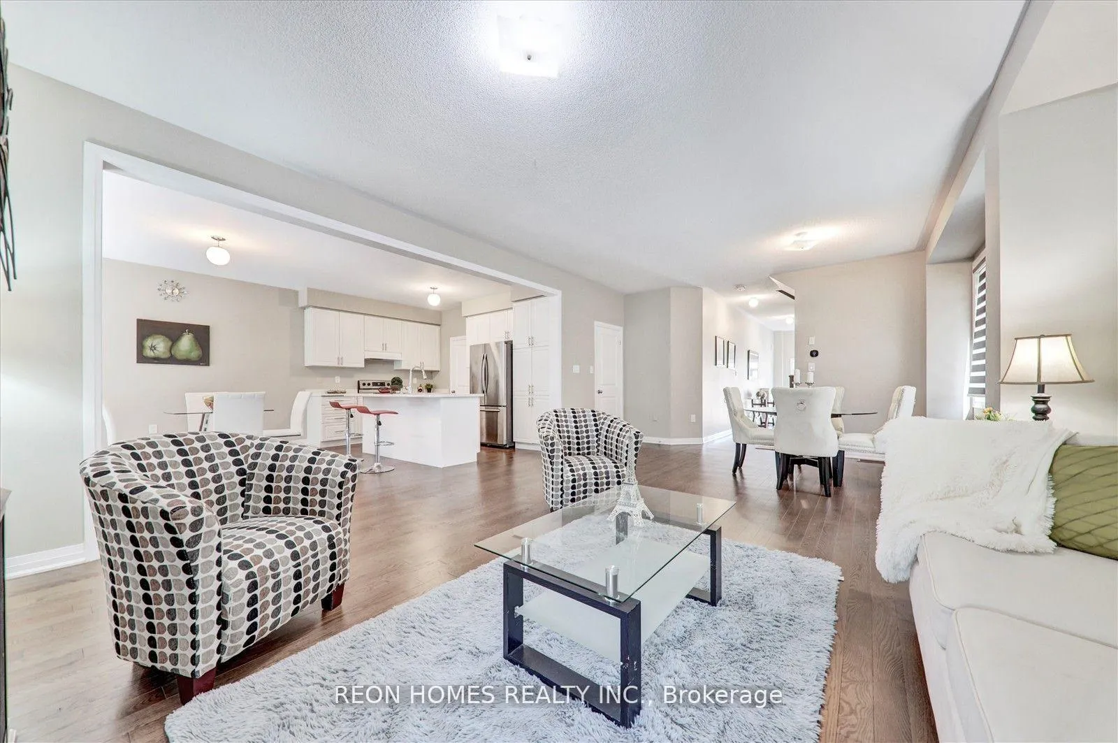Photo 8 of 38 Crows Nest Lane, Clarington, Bowmanville — HOMEH