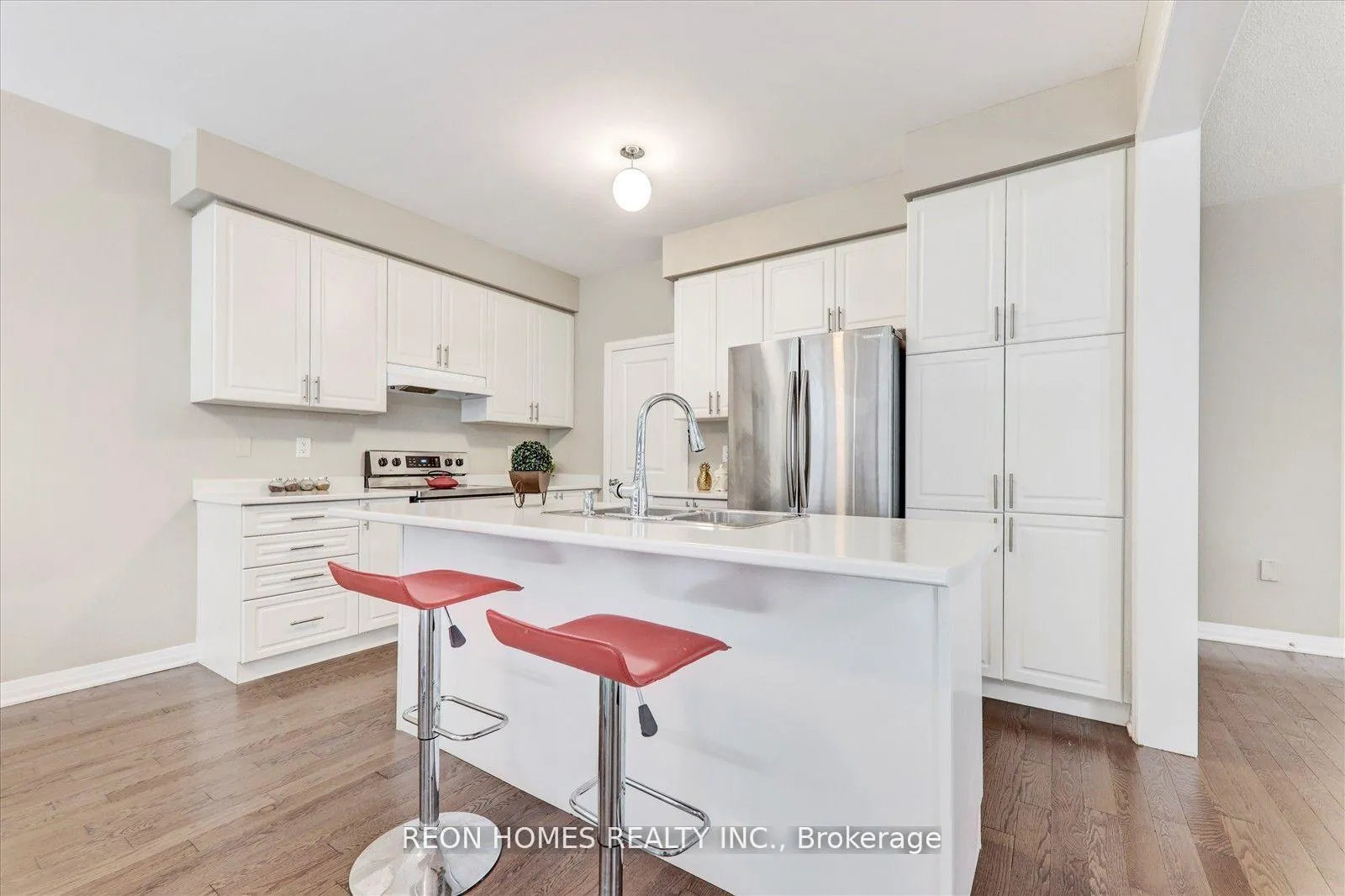 Photo 11 of 38 Crows Nest Lane, Clarington, Bowmanville — HOMEH