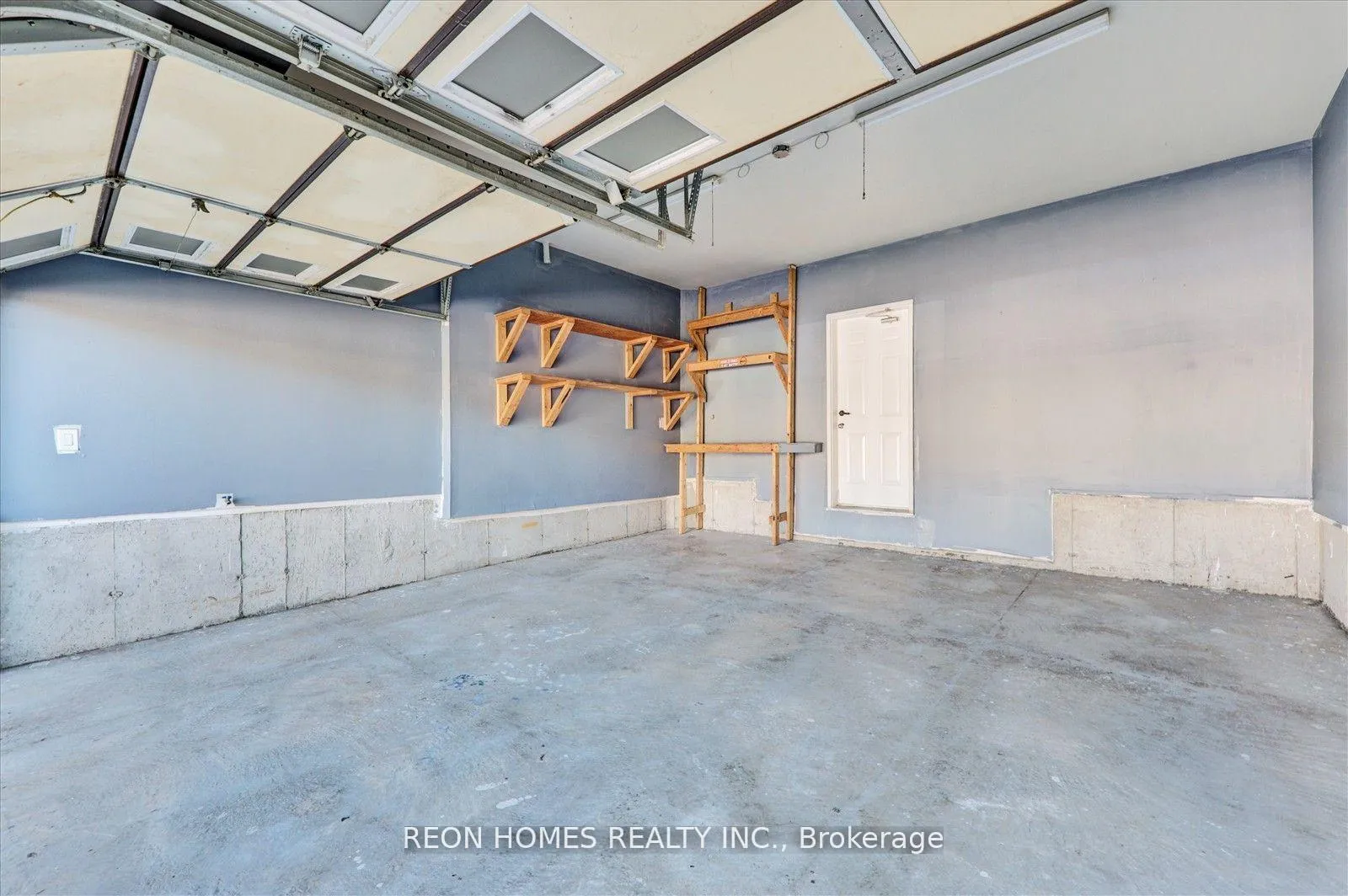 Photo 33 of 38 Crows Nest Lane, Clarington, Bowmanville — HOMEH