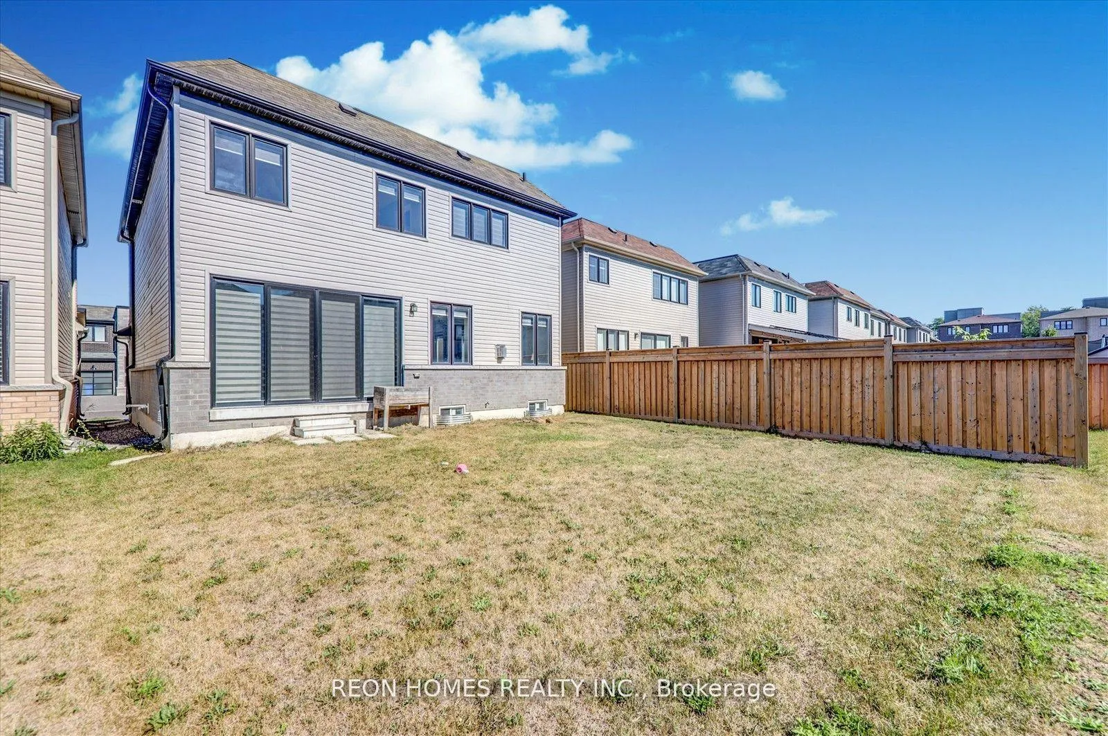 Photo 34 of 38 Crows Nest Lane, Clarington, Bowmanville — HOMEH