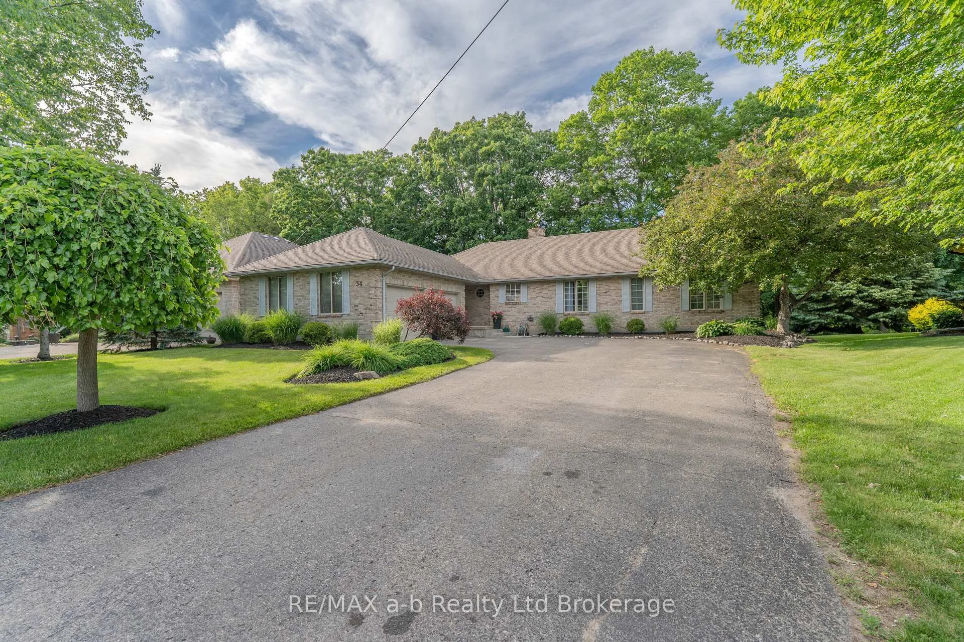 Photo 1 of 34 Lorraine Avenue, Tillsonburg — HOMEH