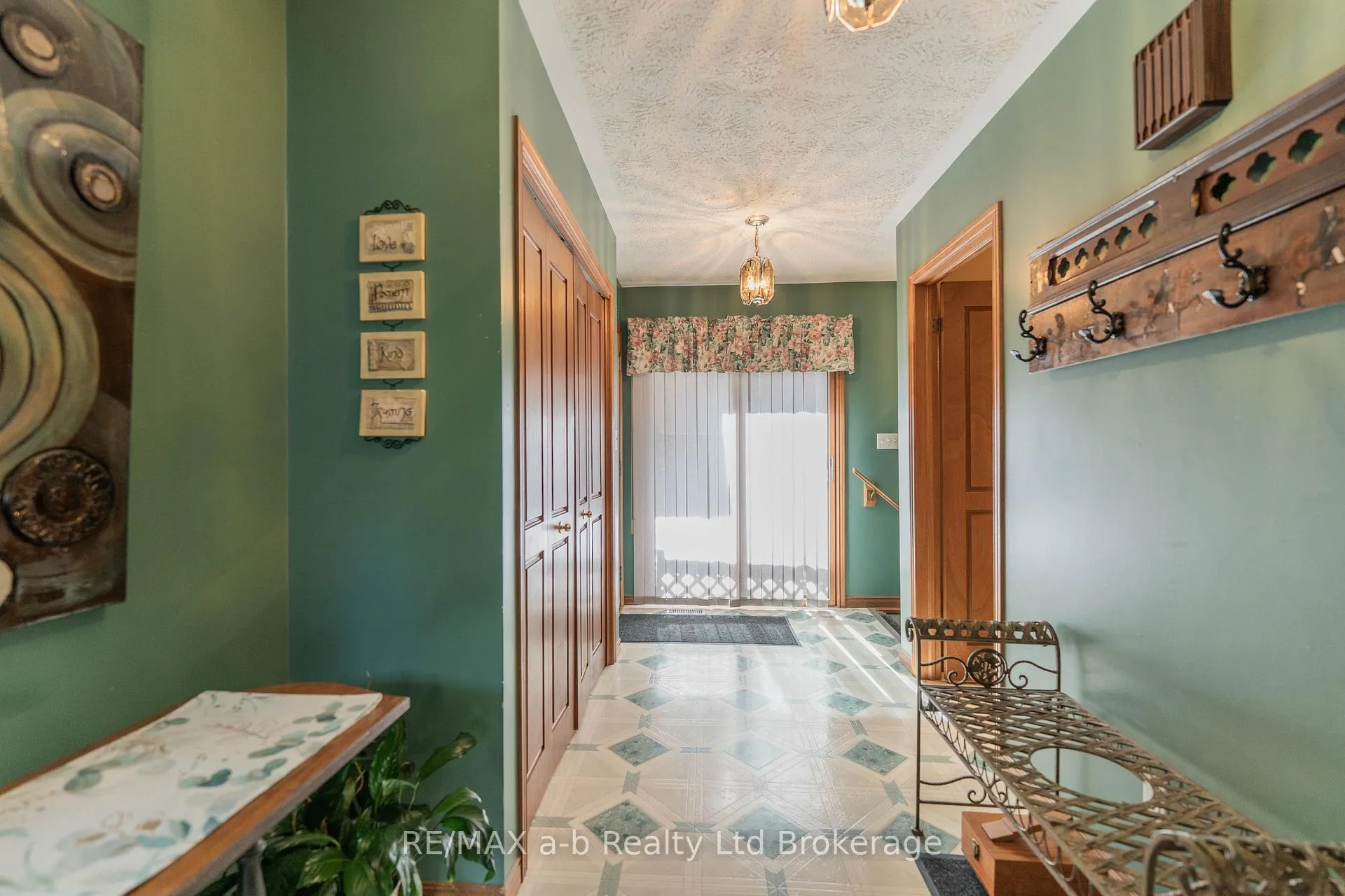 Photo 5 of 34 Lorraine Avenue, Tillsonburg — HOMEH