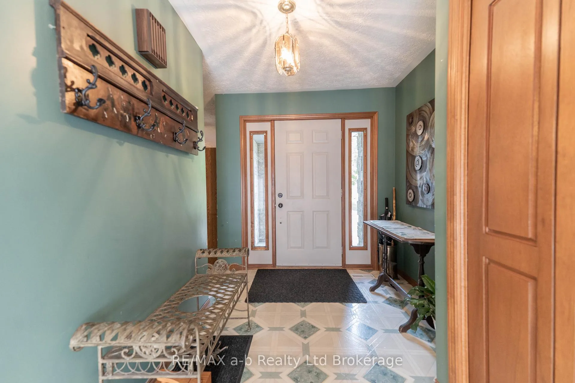 Photo 7 of 34 Lorraine Avenue, Tillsonburg — HOMEH