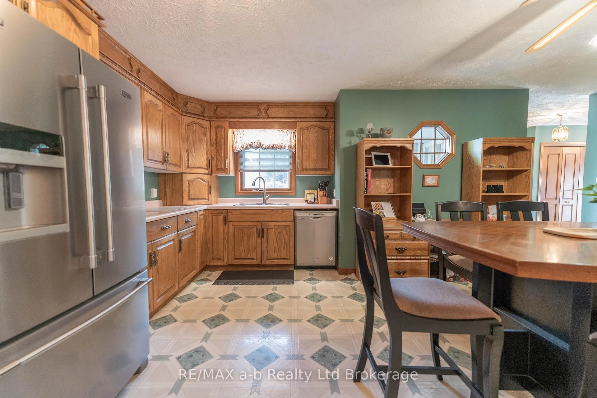 Photo 11 of 34 Lorraine Avenue, Tillsonburg — HOMEH