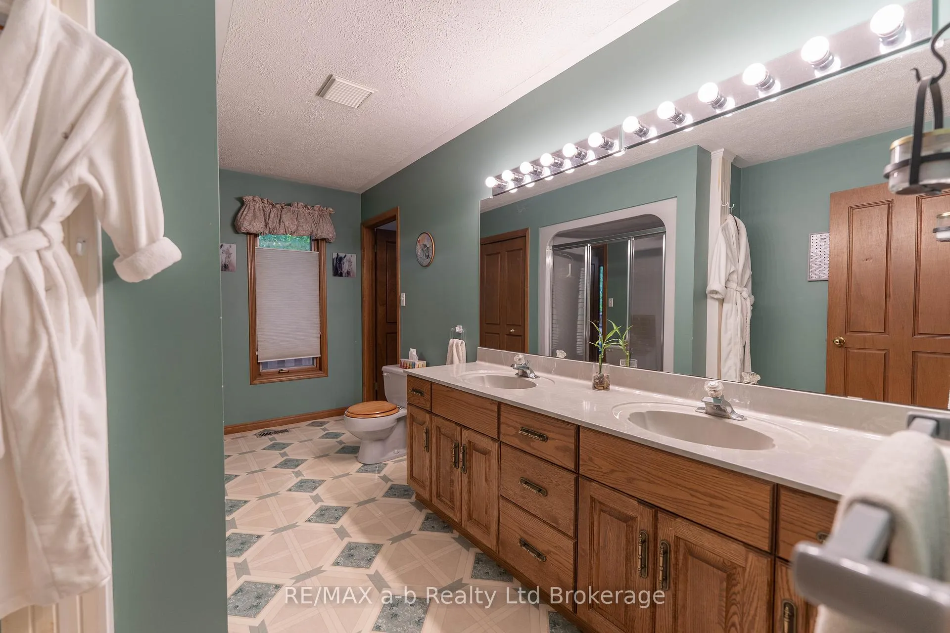 Photo 20 of 34 Lorraine Avenue, Tillsonburg — HOMEH
