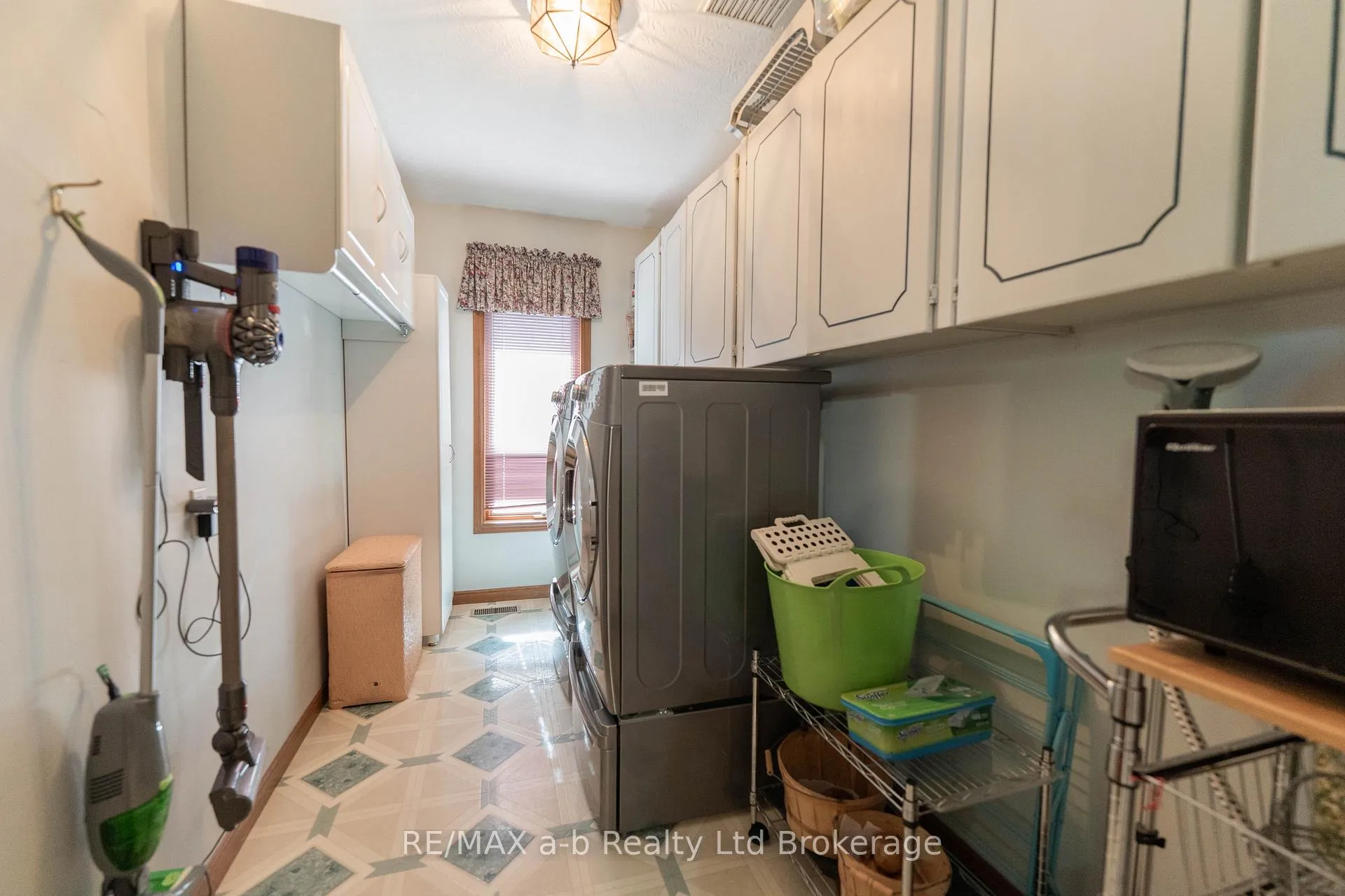 Photo 24 of 34 Lorraine Avenue, Tillsonburg — HOMEH