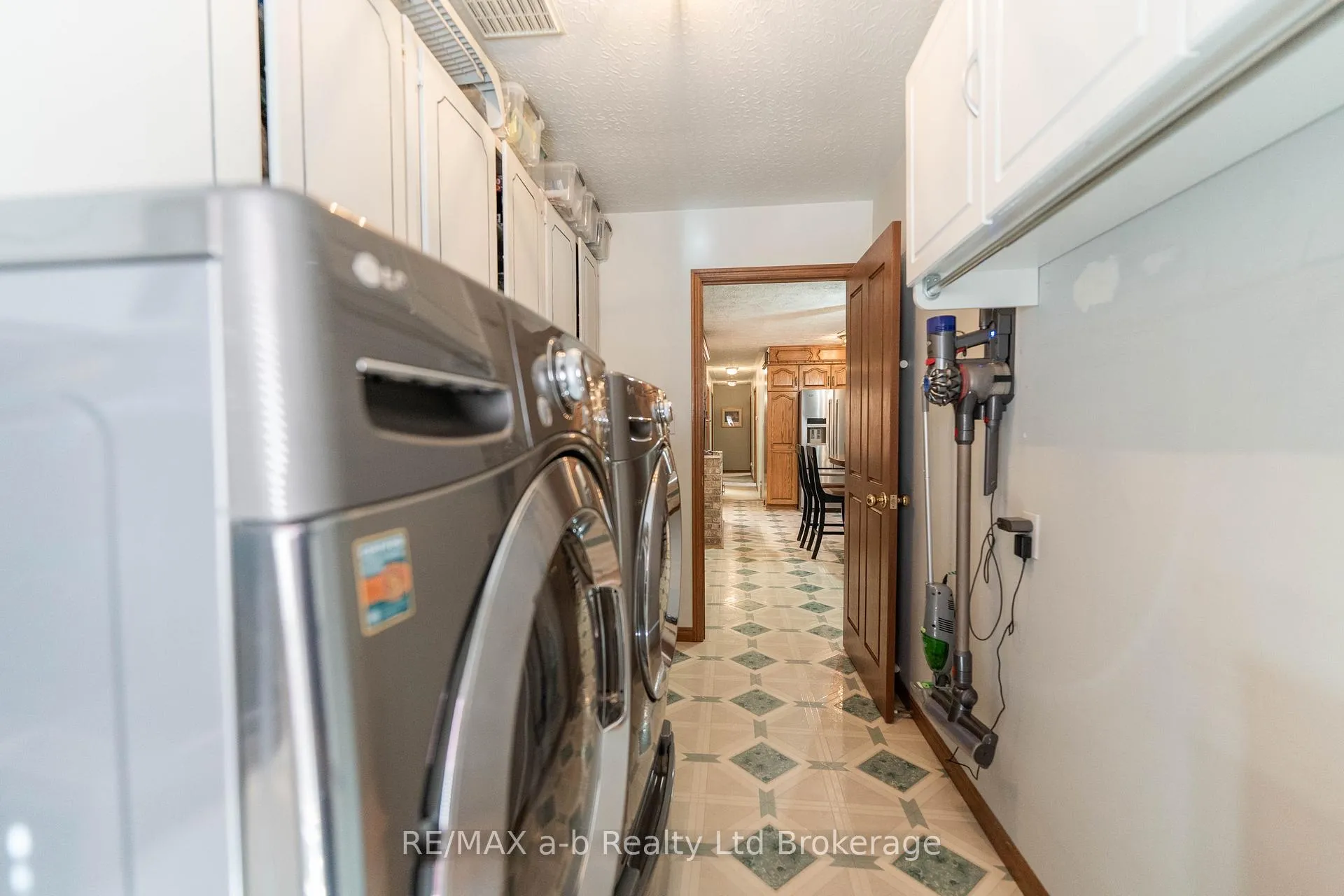 Photo 25 of 34 Lorraine Avenue, Tillsonburg — HOMEH