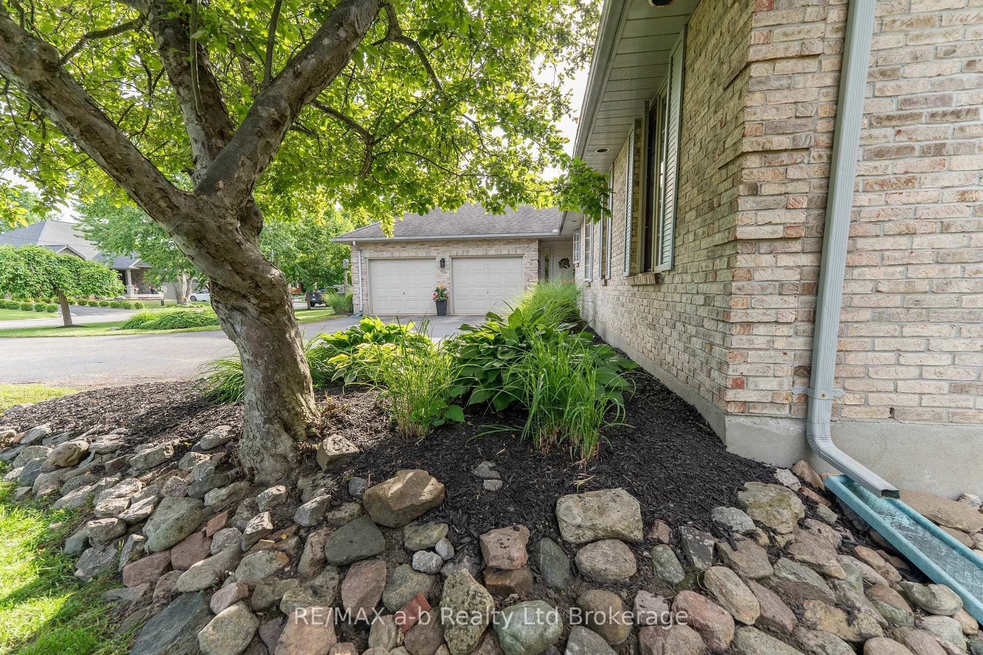 Photo 46 of 34 Lorraine Avenue, Tillsonburg — HOMEH