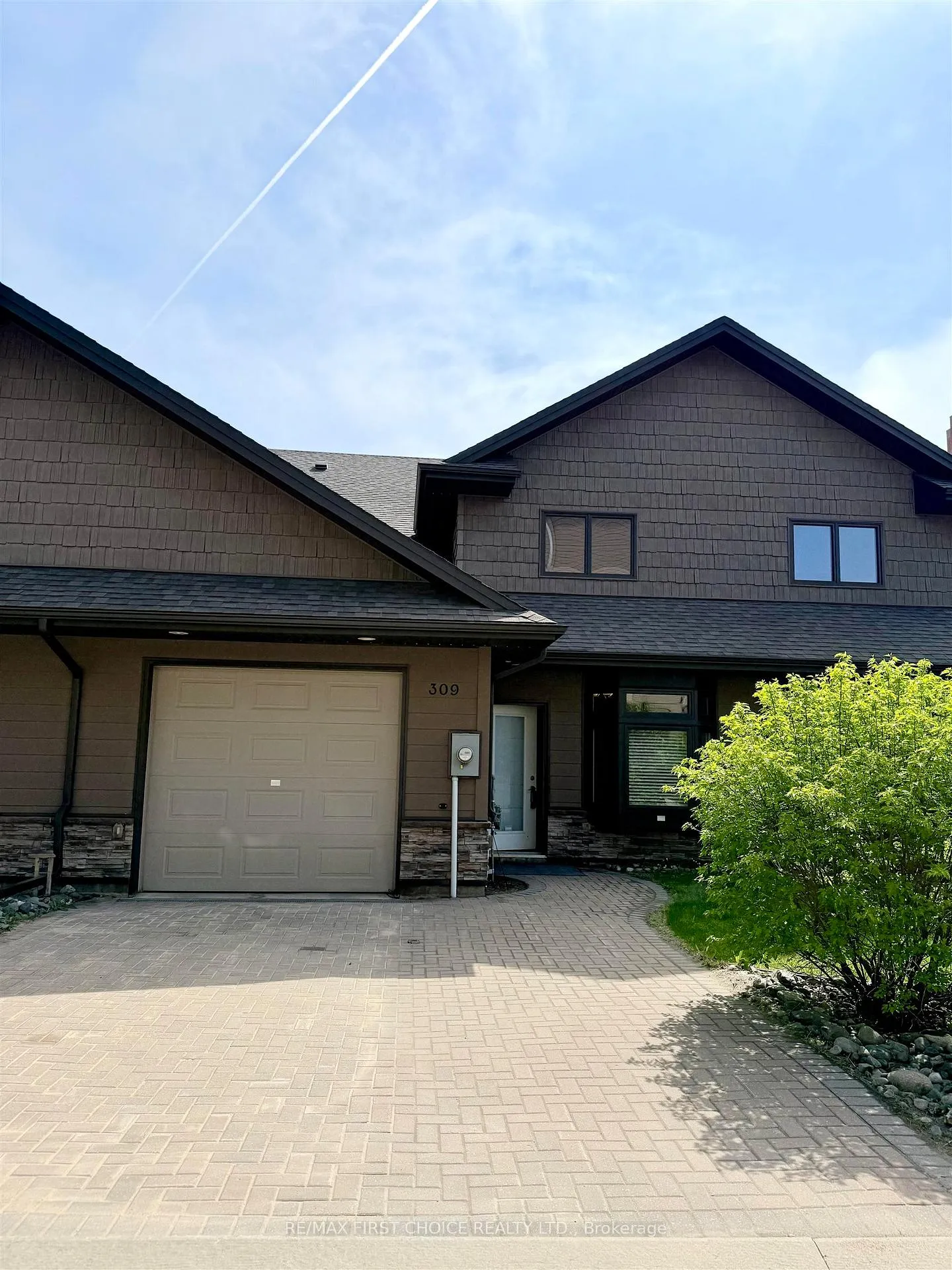 Photo 2 of 309 Oasis Lane, Thunder Bay, Academy Heights — HOMEH
