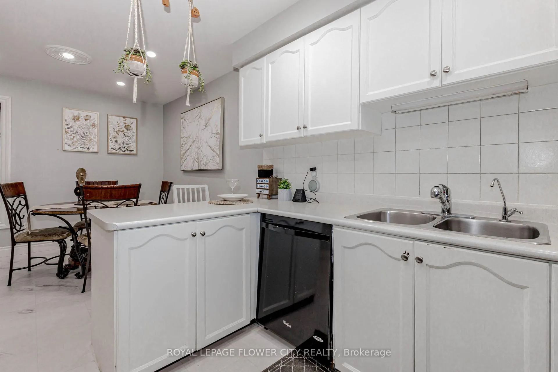 Photo 19 of 194 Pressed Brick Drive, Brampton, Brampton North — HOMEH