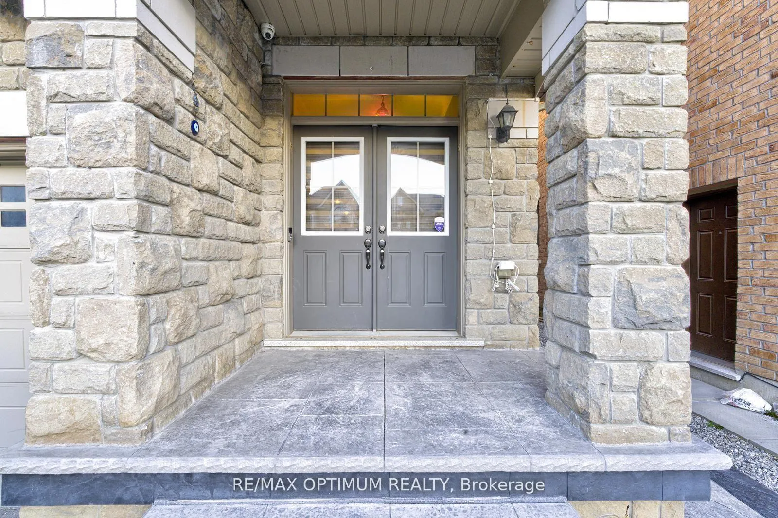 Photo 2 of 13 Fann Drive, Brampton, Northwest Brampton — HOMEH
