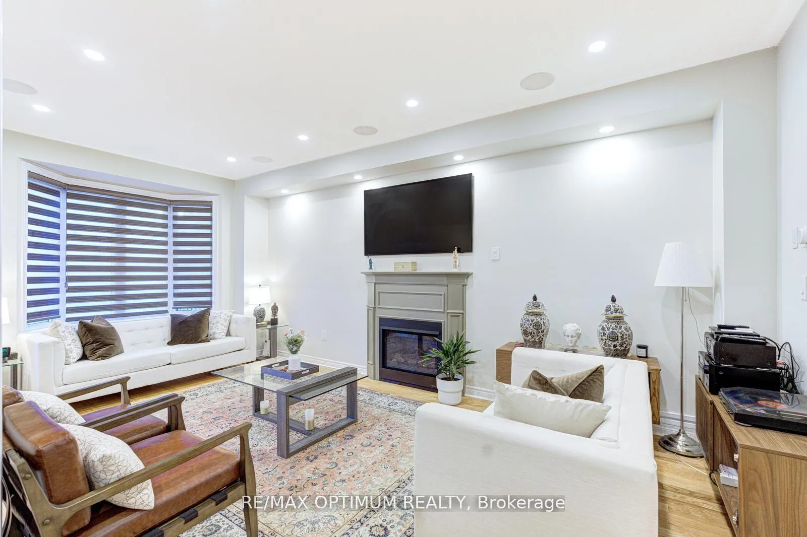 Photo 8 of 13 Fann Drive, Brampton, Northwest Brampton — HOMEH