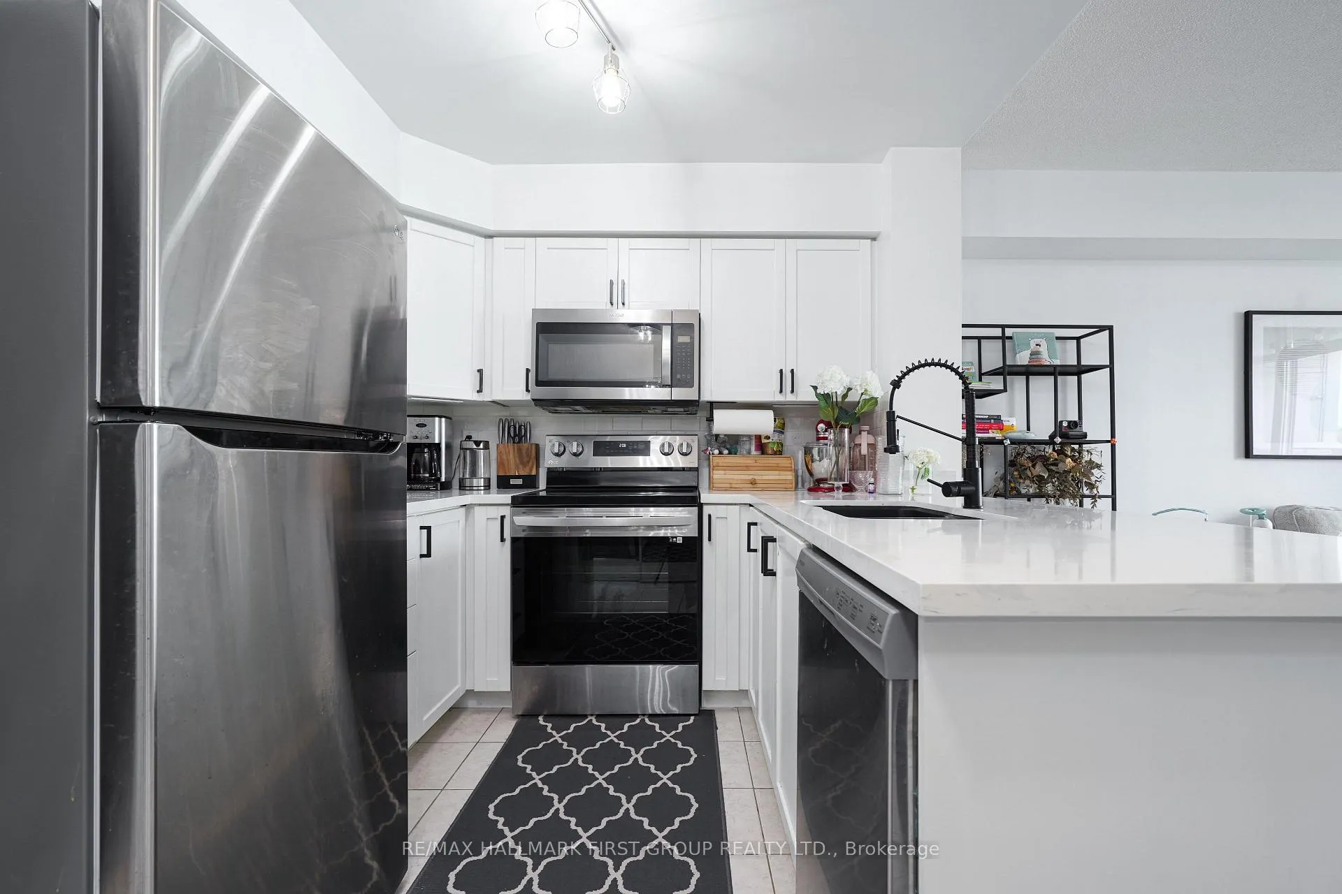 Photo 3 of Unit 710, 1600 Charles Street, Whitby, Port Whitby — HOMEH