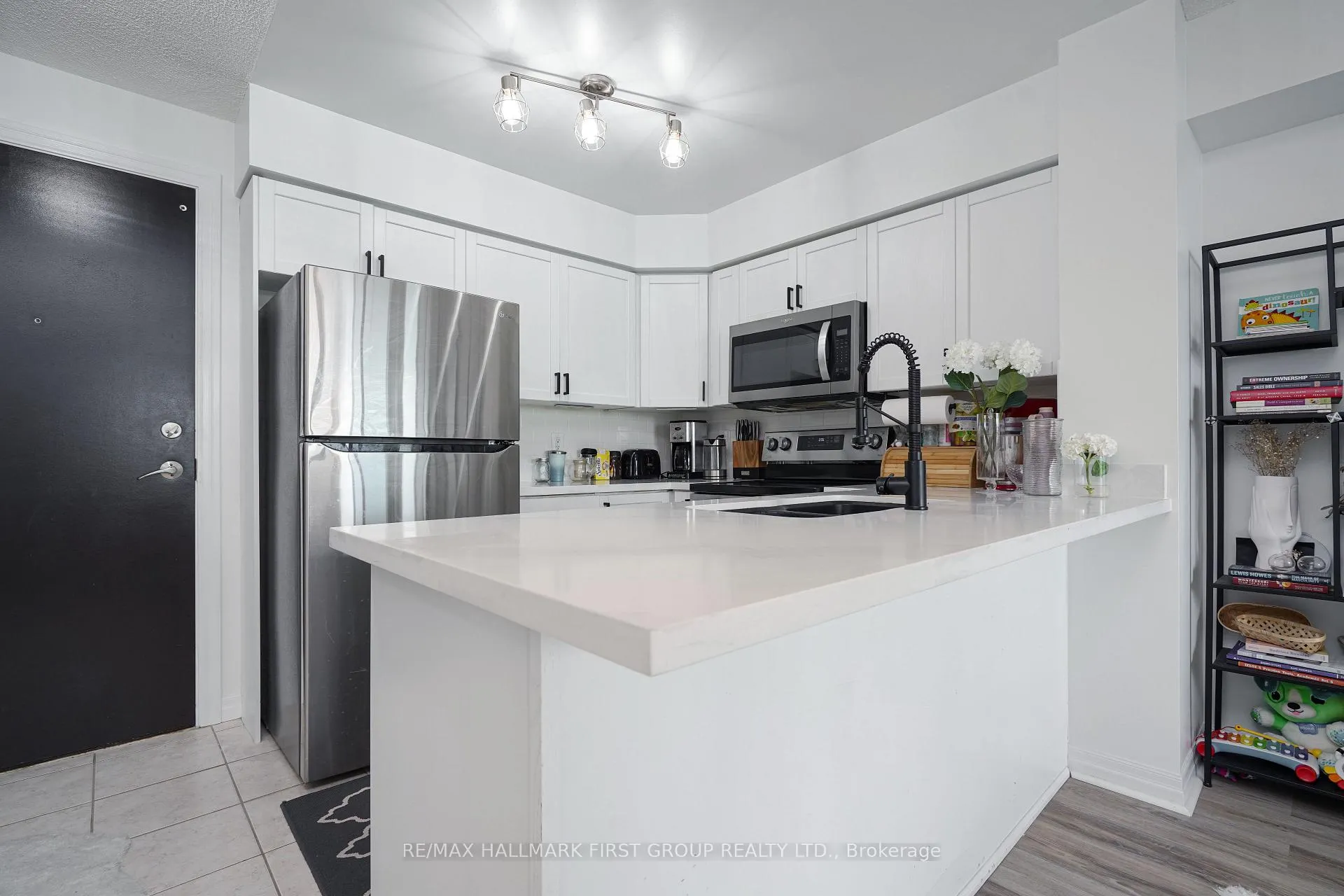 Photo 4 of Unit 710, 1600 Charles Street, Whitby, Port Whitby — HOMEH