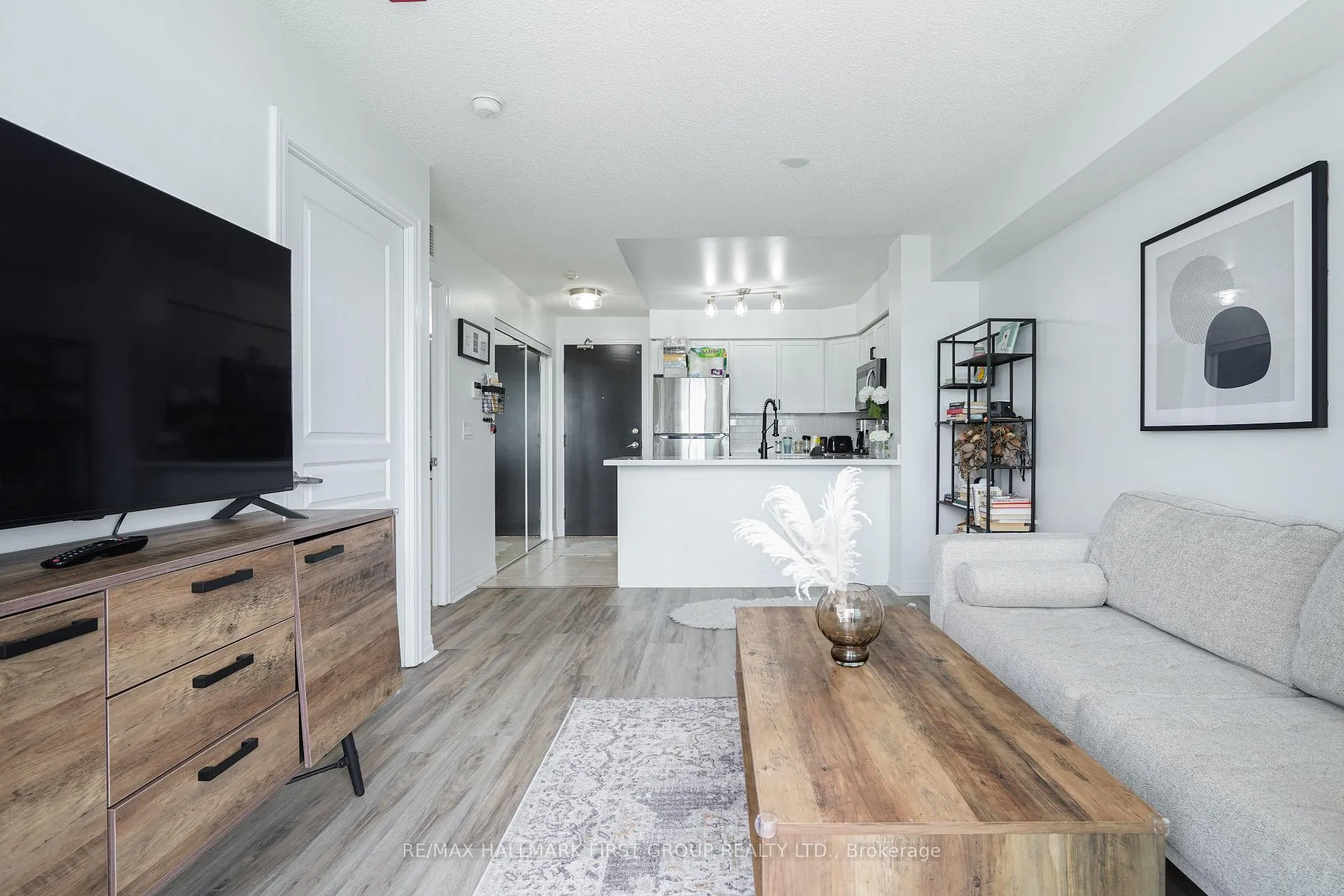 Photo 6 of Unit 710, 1600 Charles Street, Whitby, Port Whitby — HOMEH