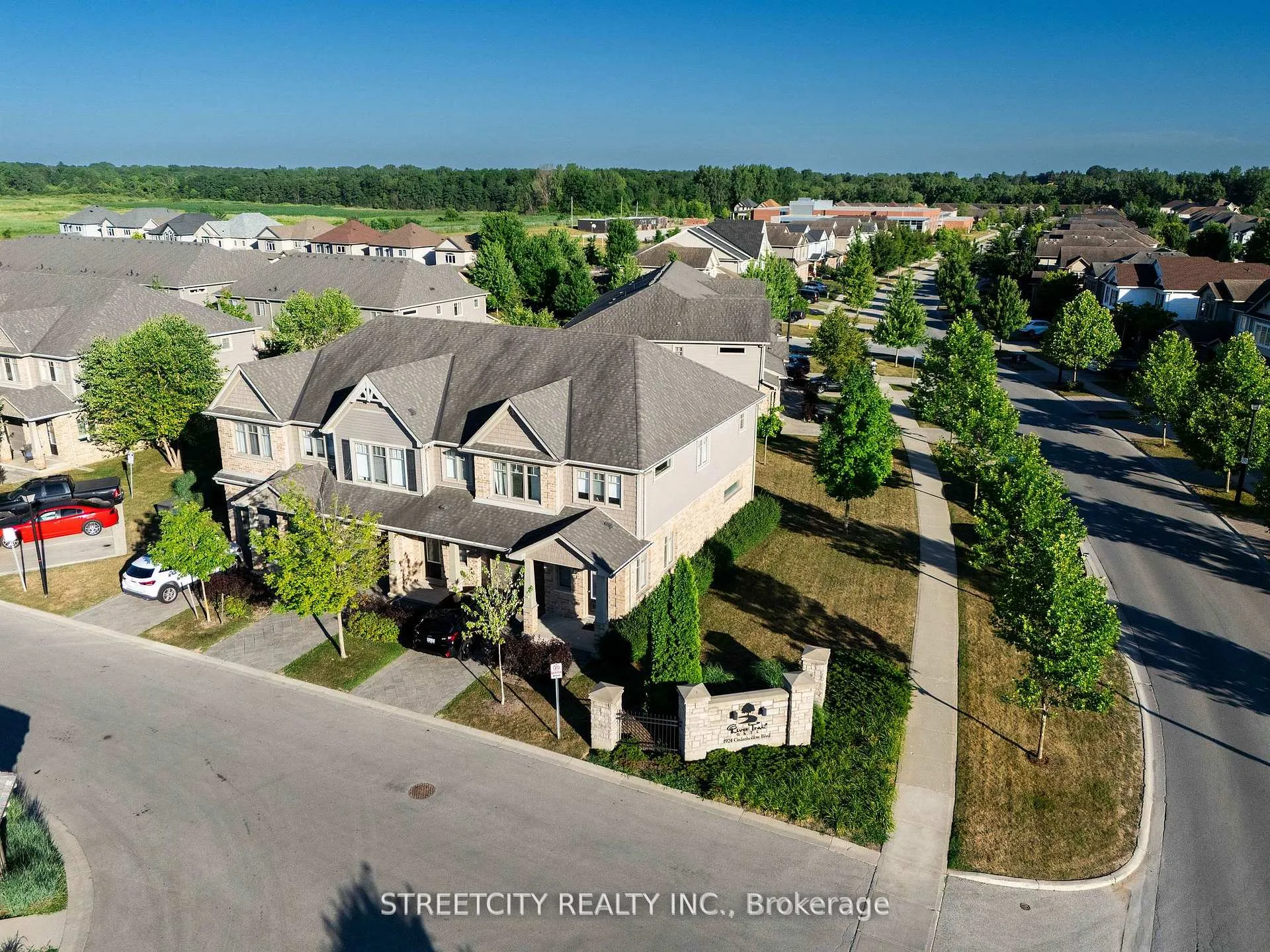 Photo 3 of Unit 3, 1924 Cedarhollow Boulevard, London, North D — HOMEH