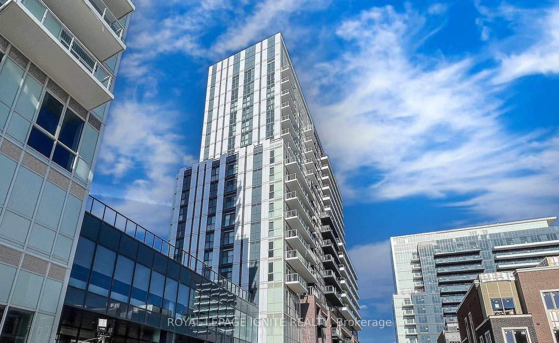 Photo 1 of Unit 922, 38 Honeycrisp Crescent, Vaughan, Vaughan Corporate Centre — HOMEH